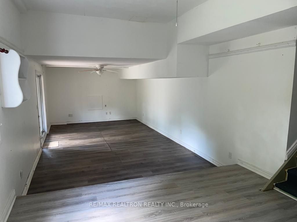 542 Dianne Dr