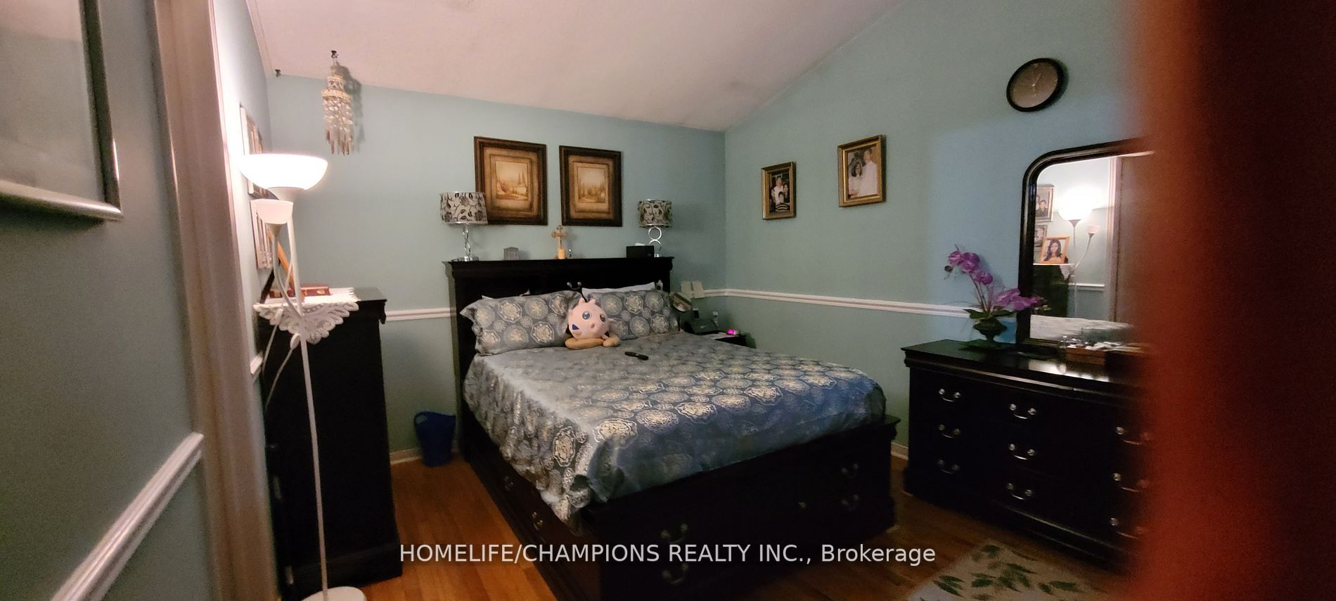 5 Baronial Crt