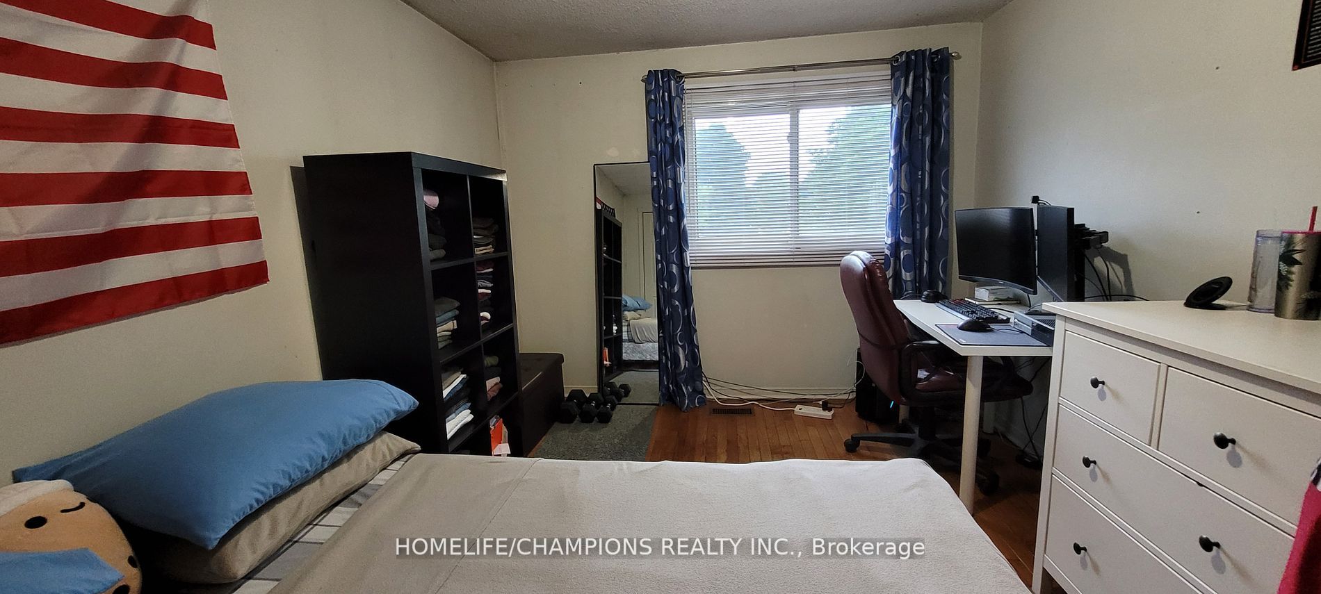 5 Baronial Crt