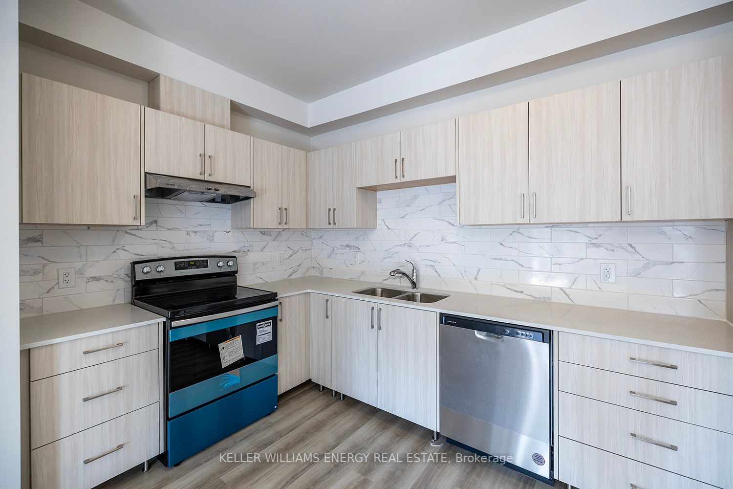 750 King St E, ##202