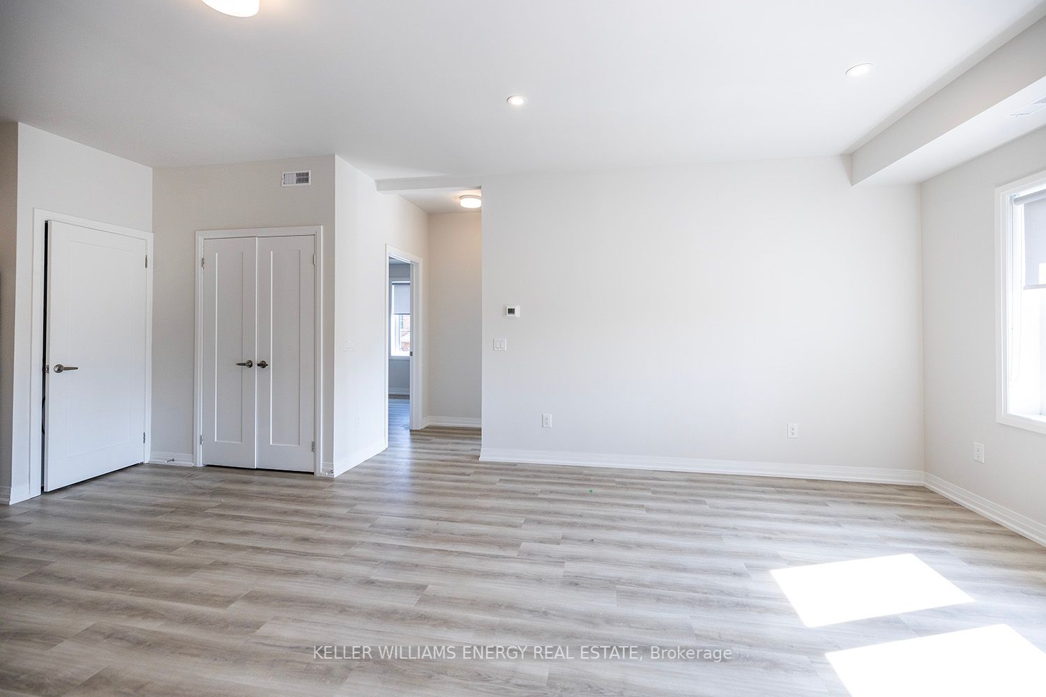 750 King St E, ##202