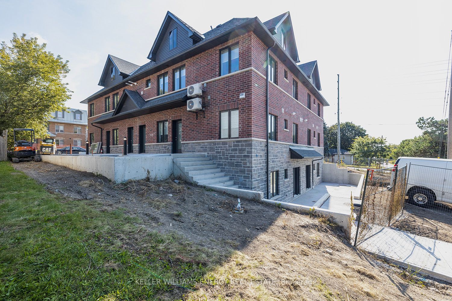 750 King St E, ##202