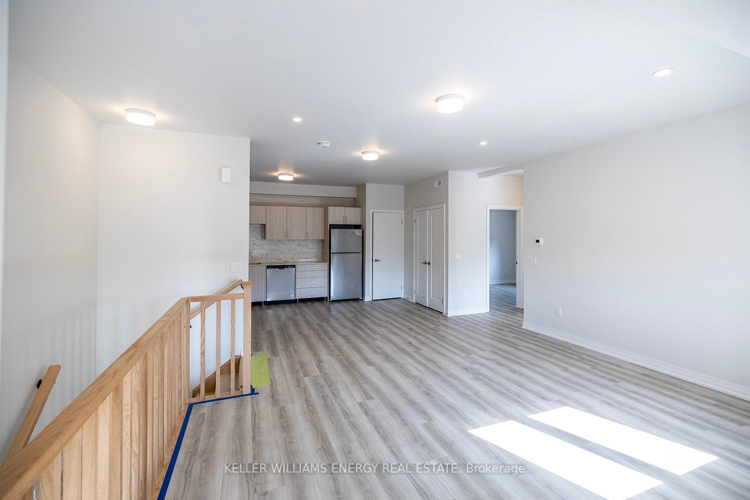 750 King St E, ##202