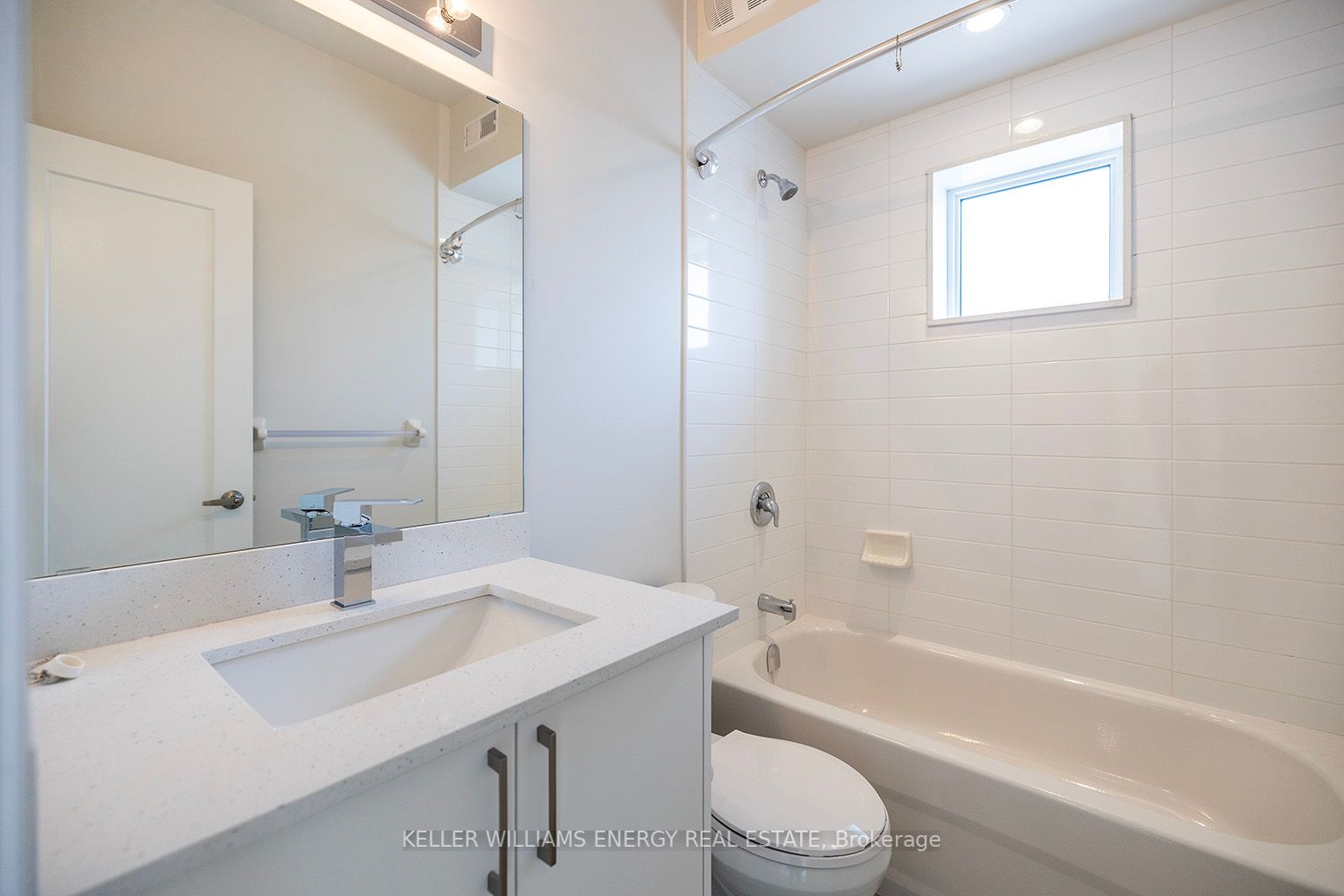 750 King St E, ##202