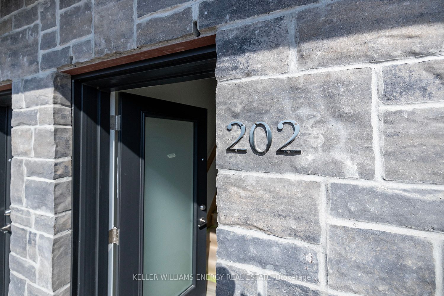 750 King St E, ##202