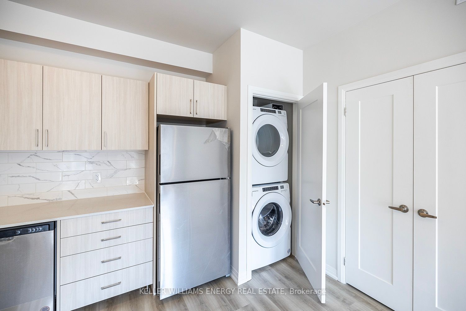 750 King St E, ##202
