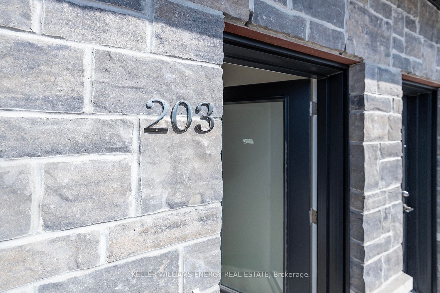 750 King St E, ##203