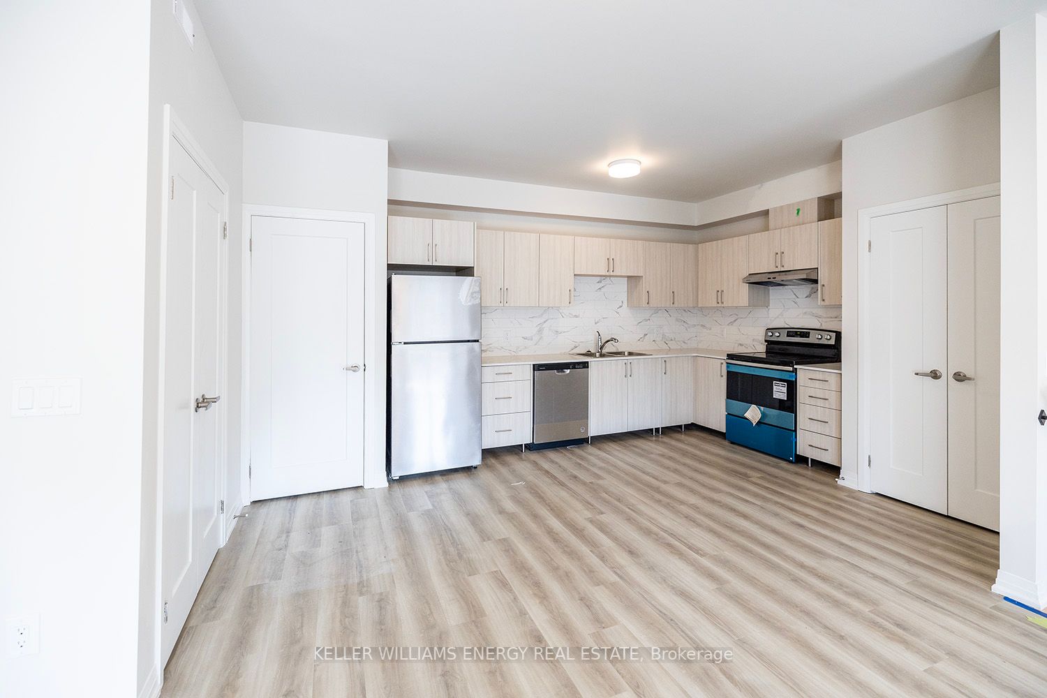 750 King St E, ##203