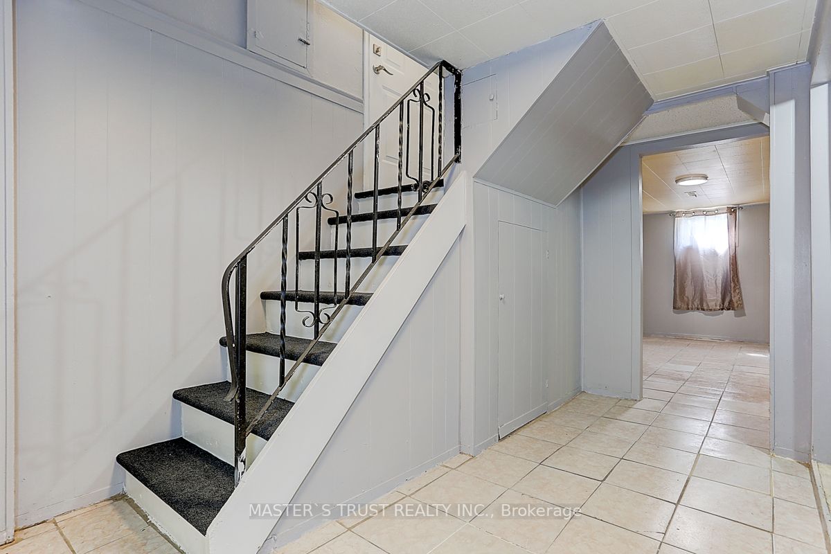 1032 Kennedy Road