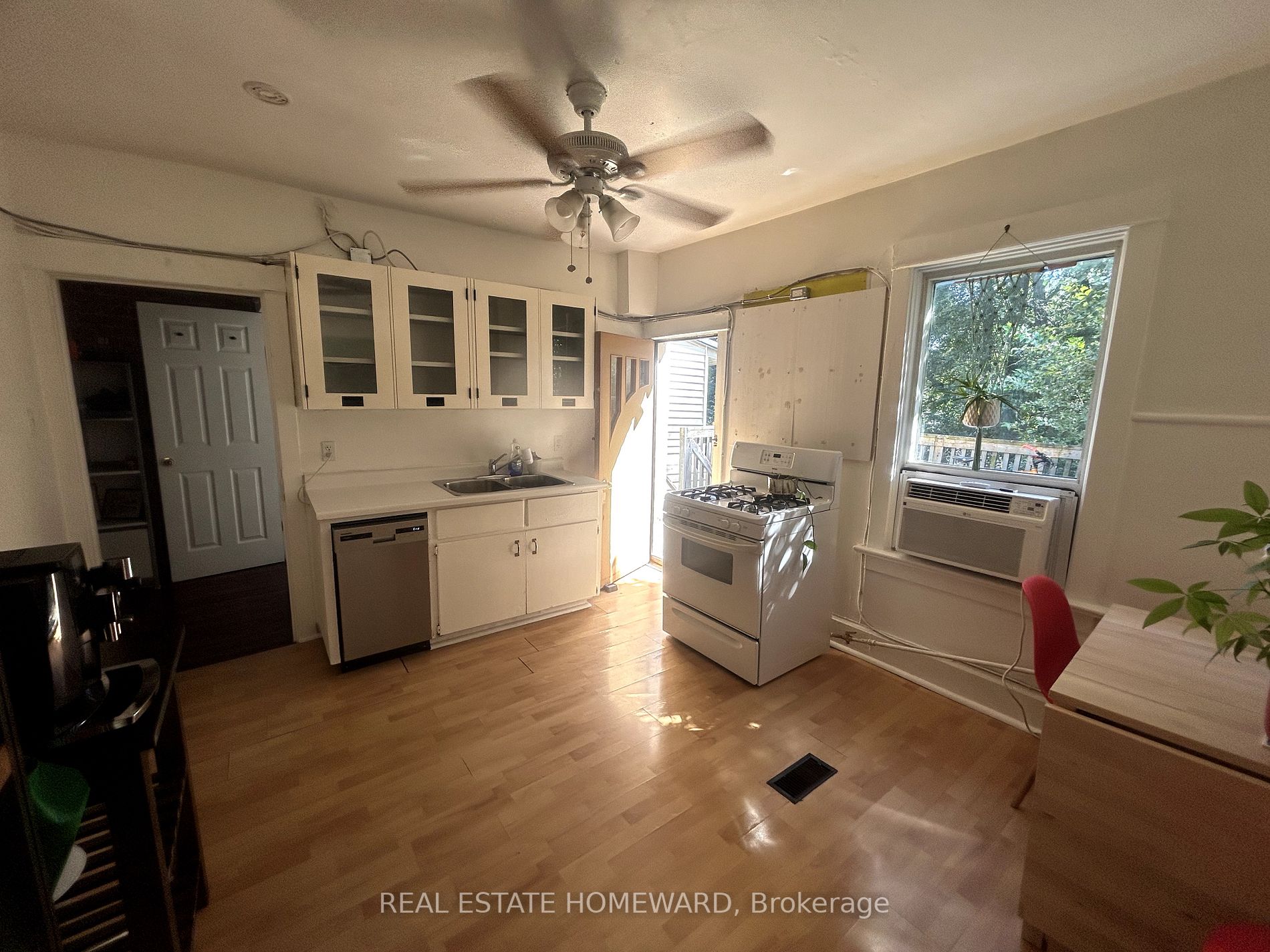 Listing E7000548 - Large Photo # 5