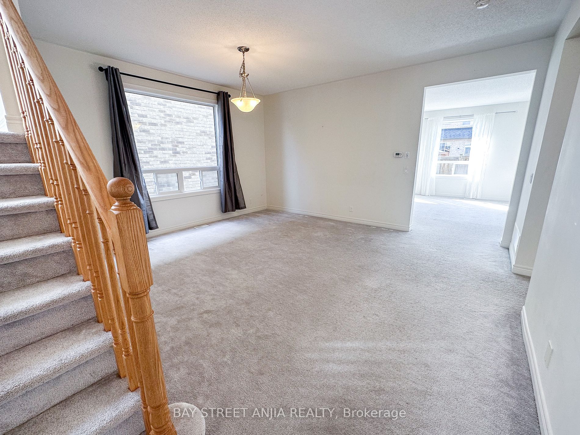 2402 Bridle Rd