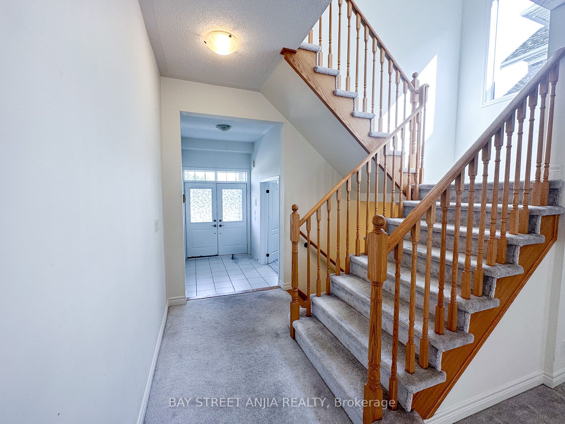 2402 Bridle Rd