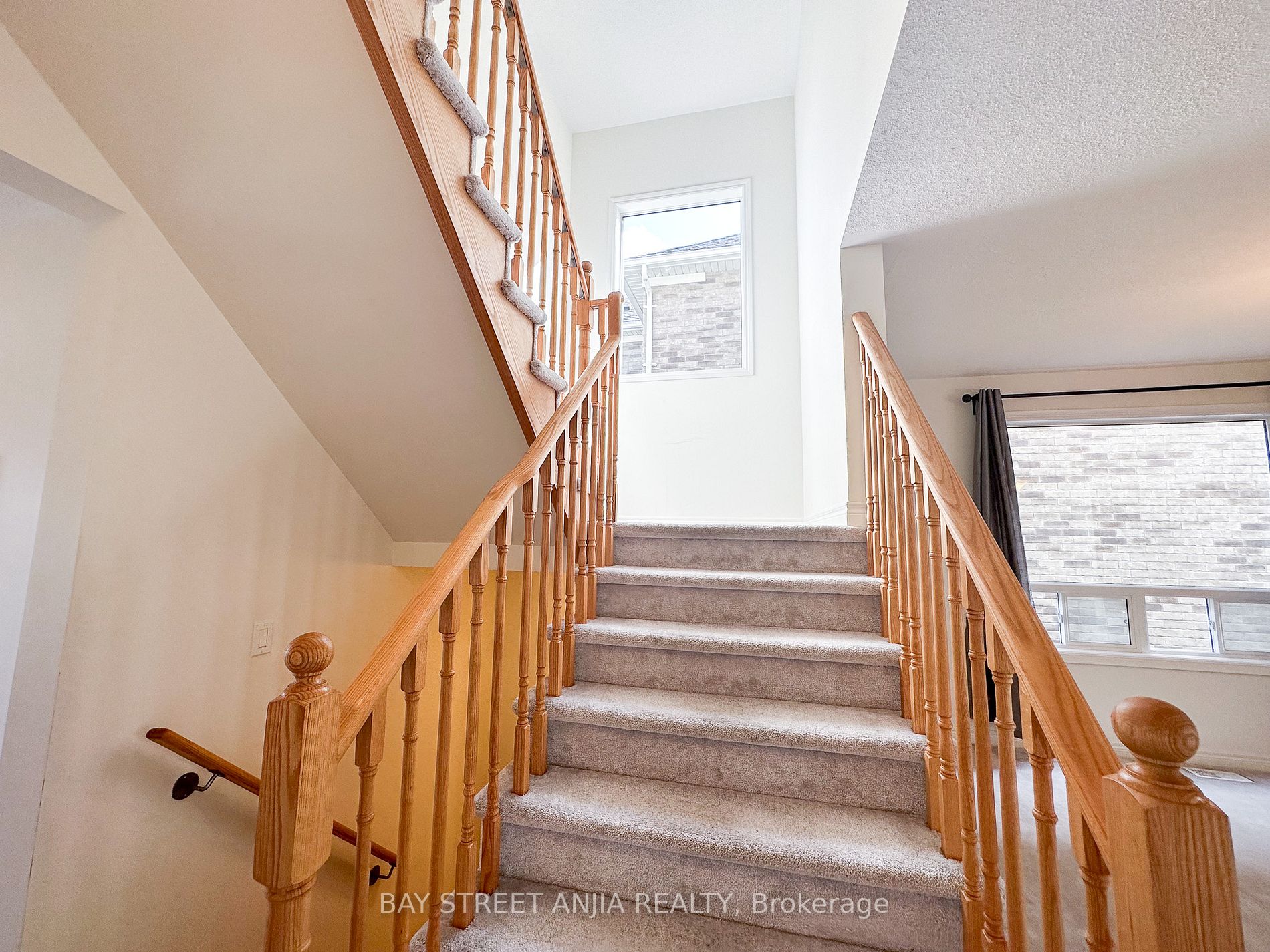 2402 Bridle Rd