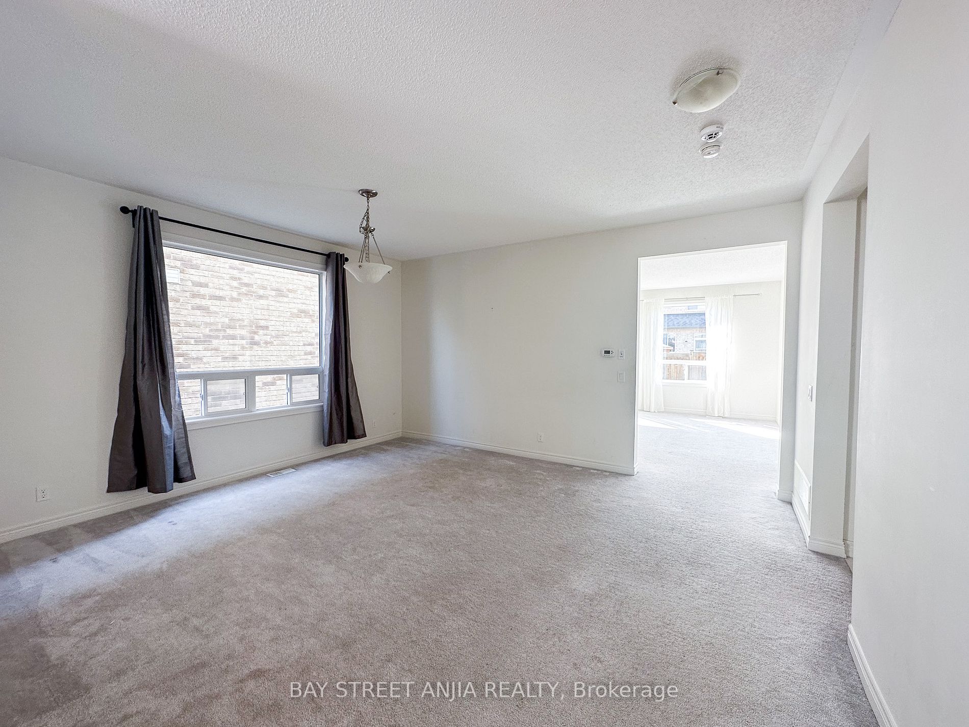 2402 Bridle Rd