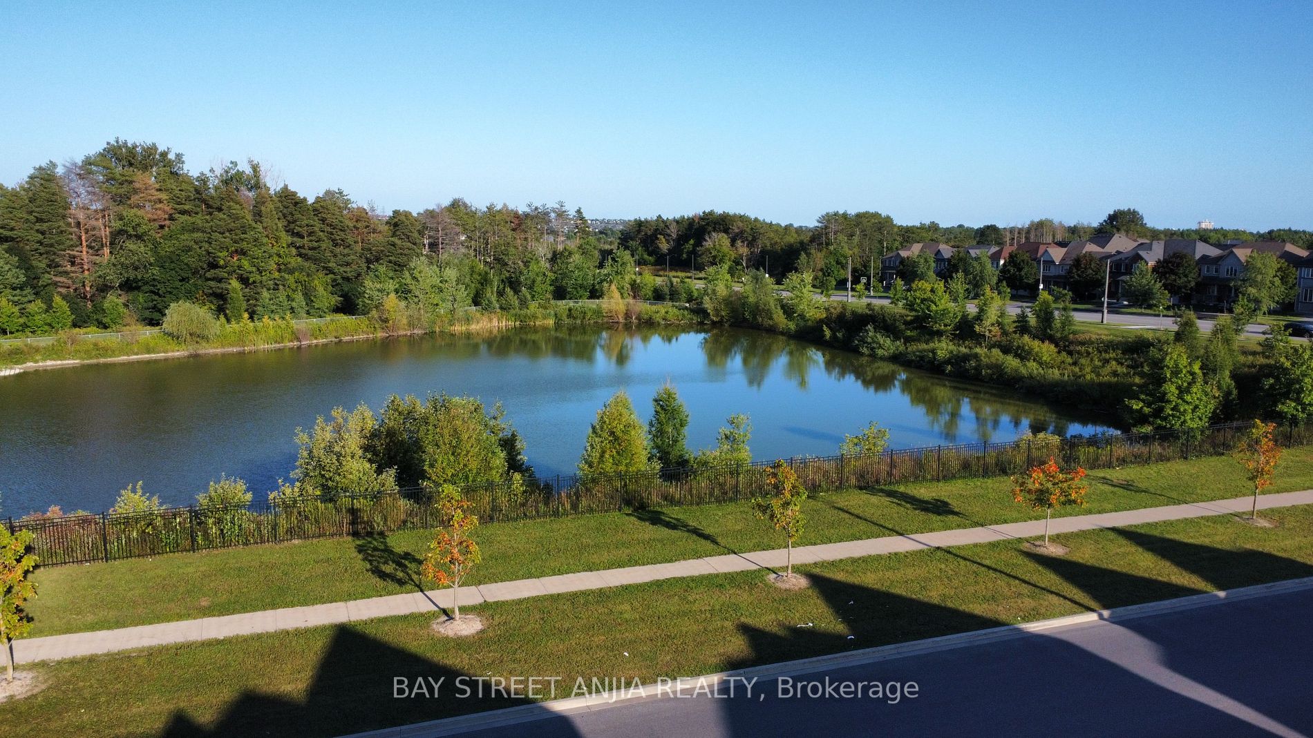 2402 Bridle Rd