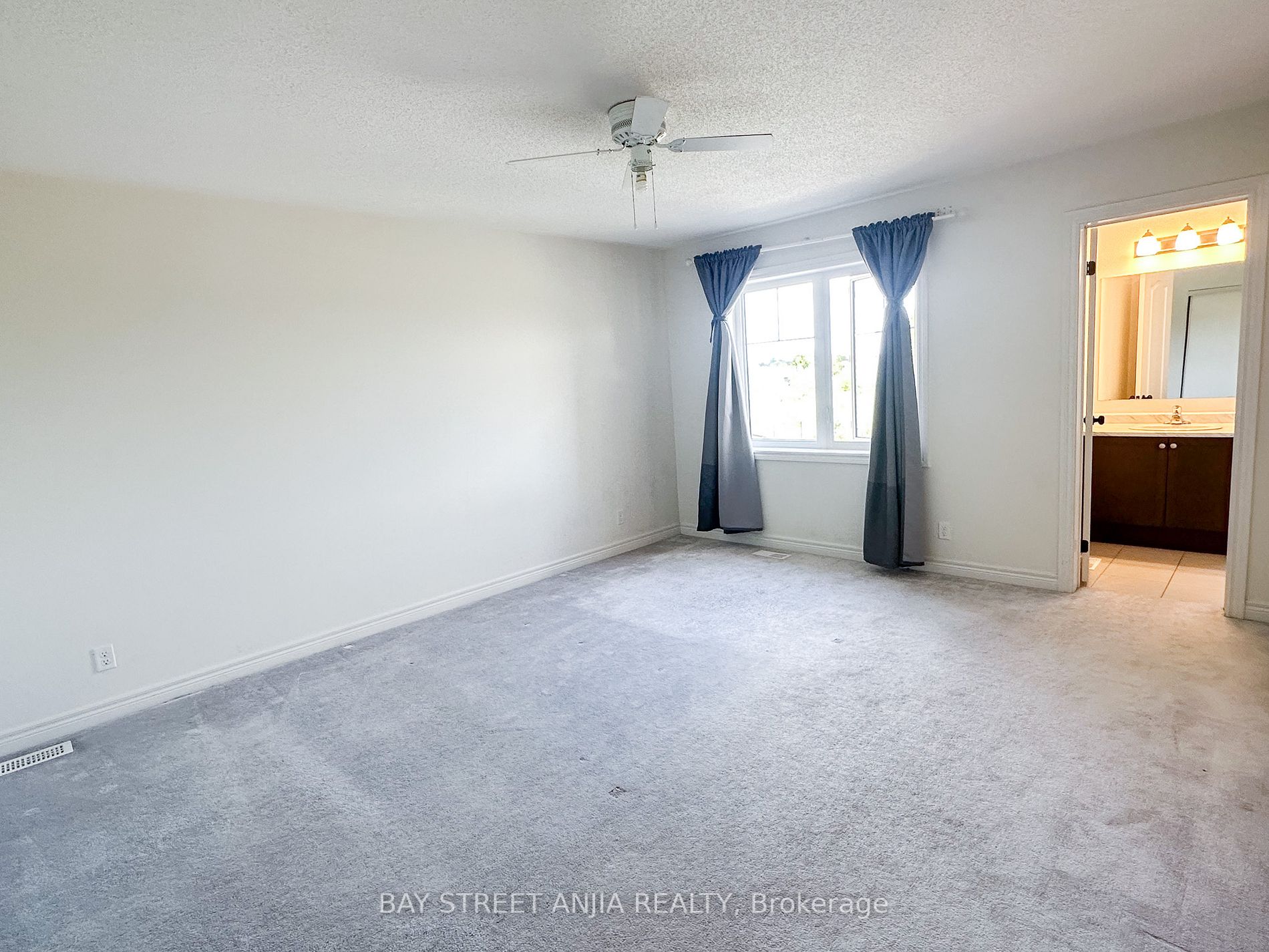 2402 Bridle Rd