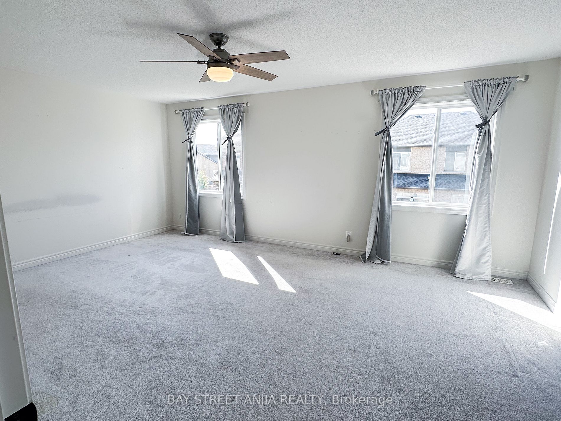 2402 Bridle Rd
