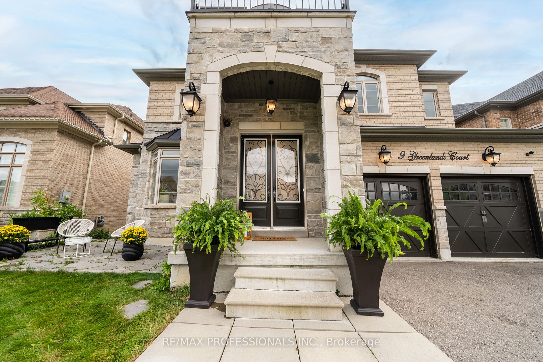9 Greenlands Crt