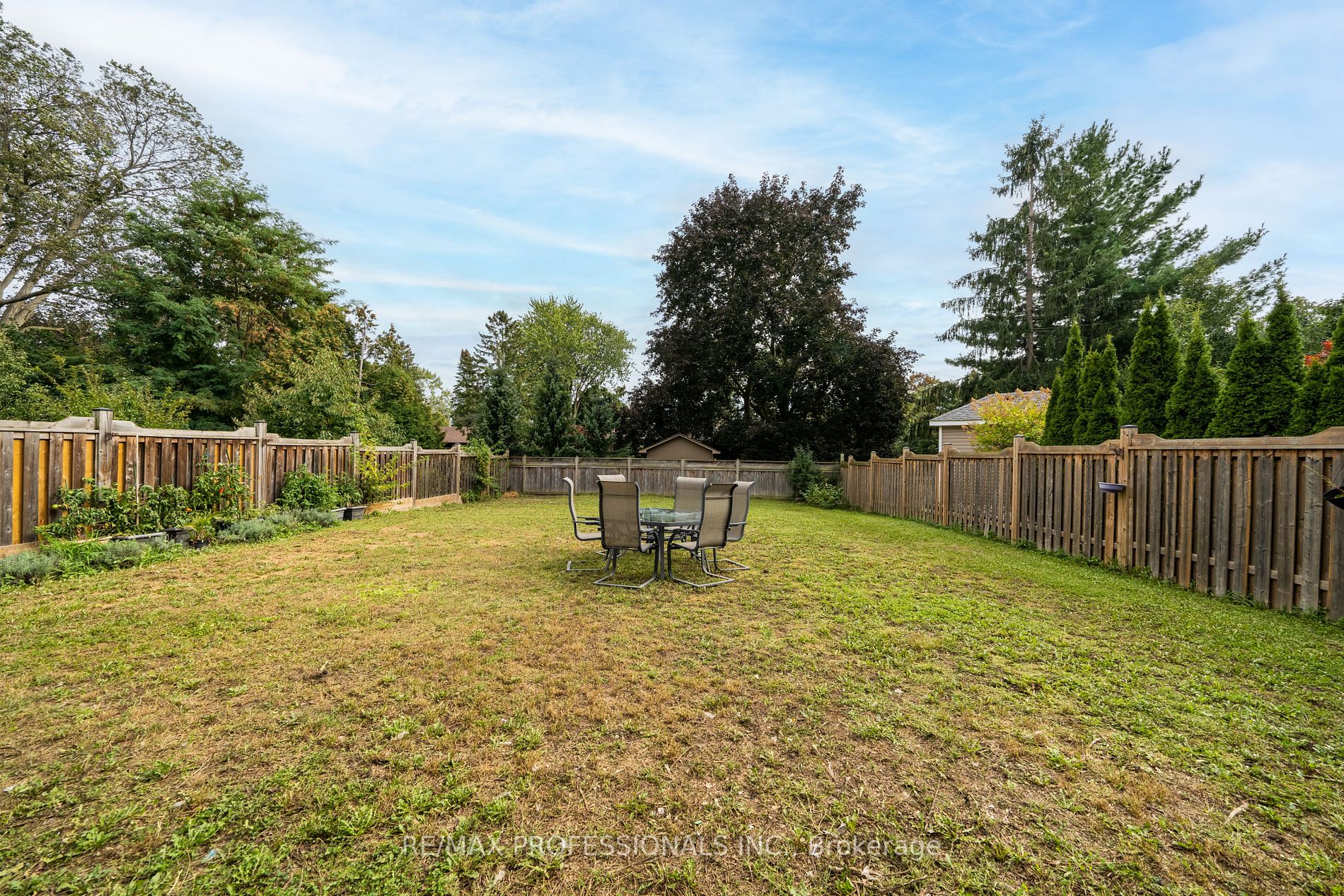 9 Greenlands Court