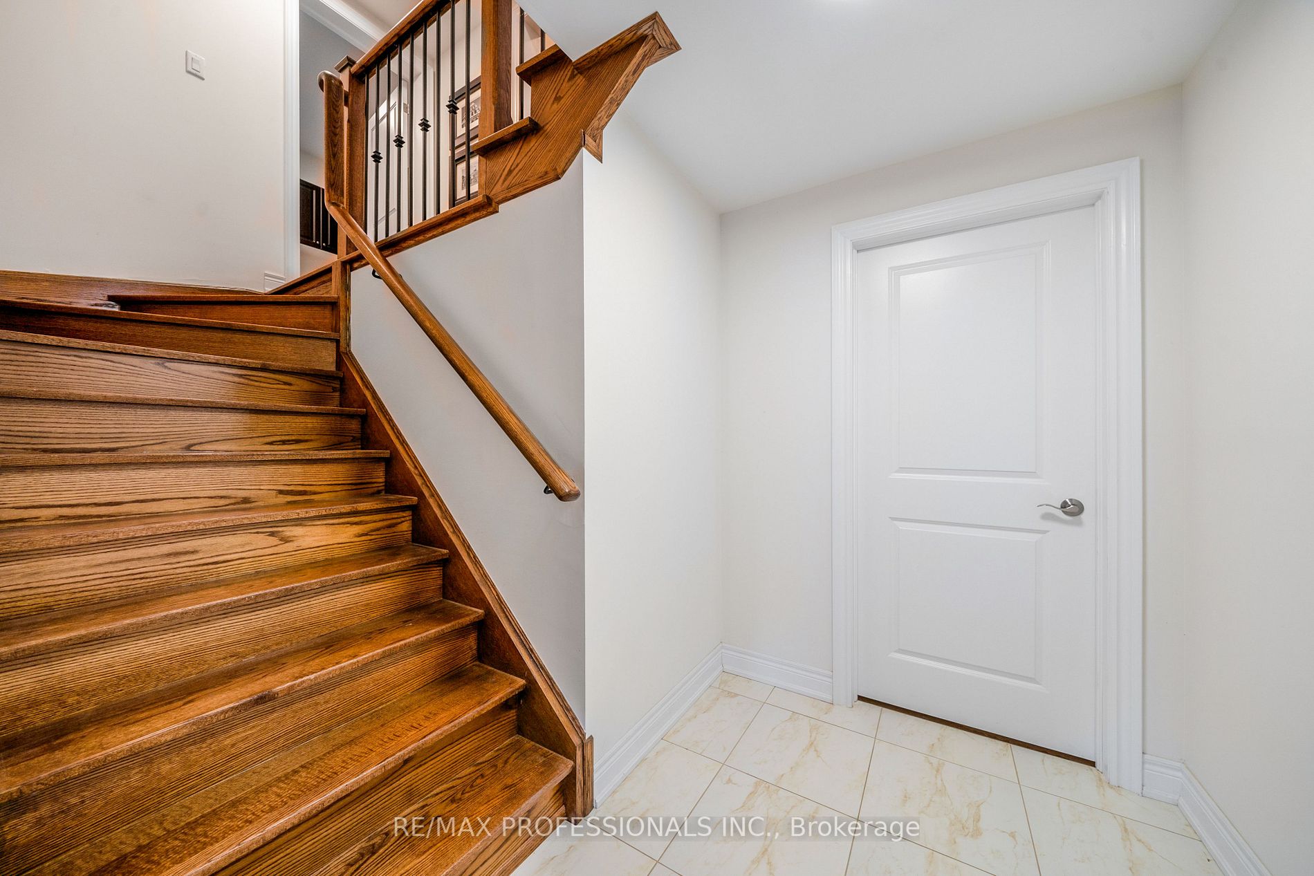 9 Greenlands Court