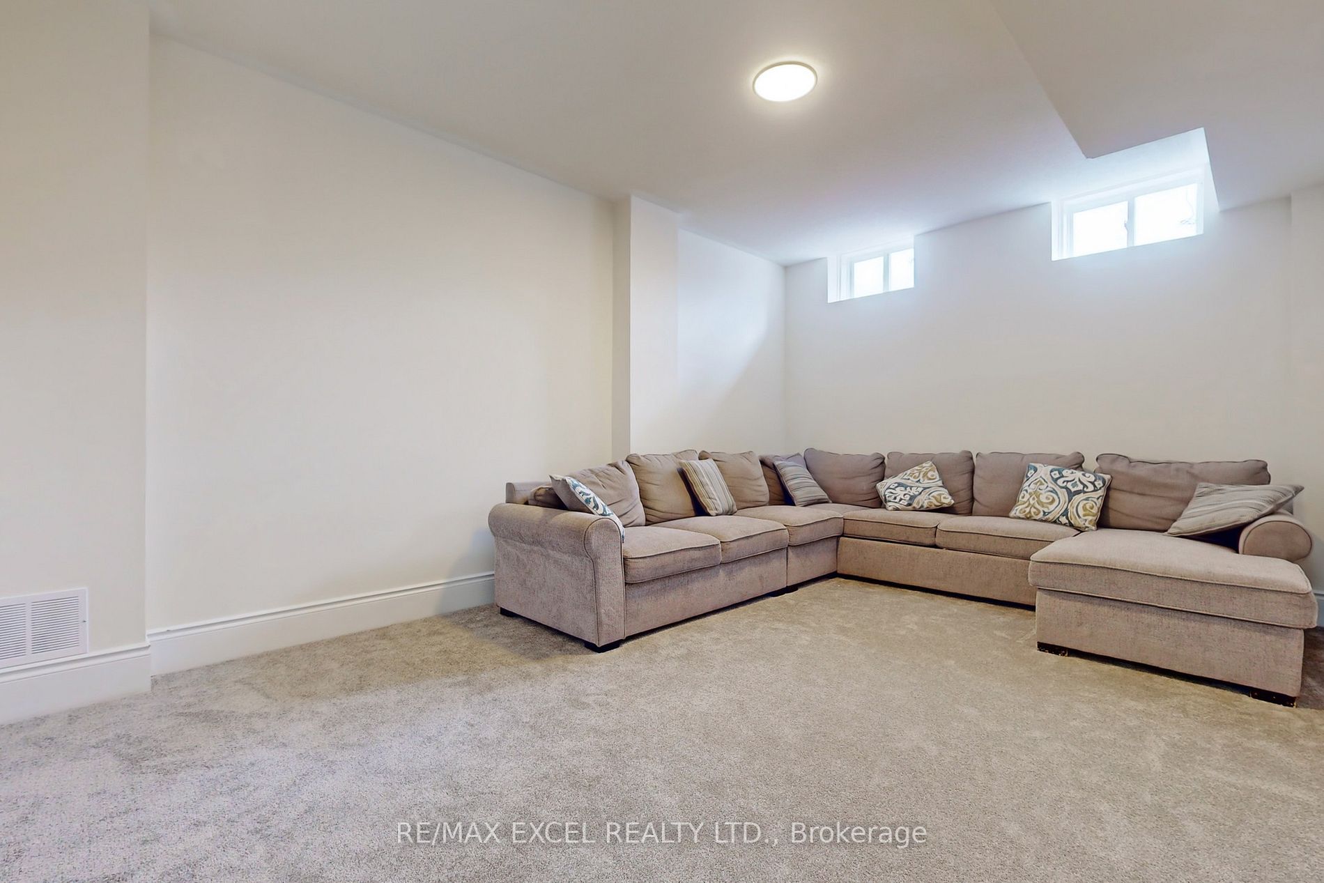 52 Northern Breeze Cres