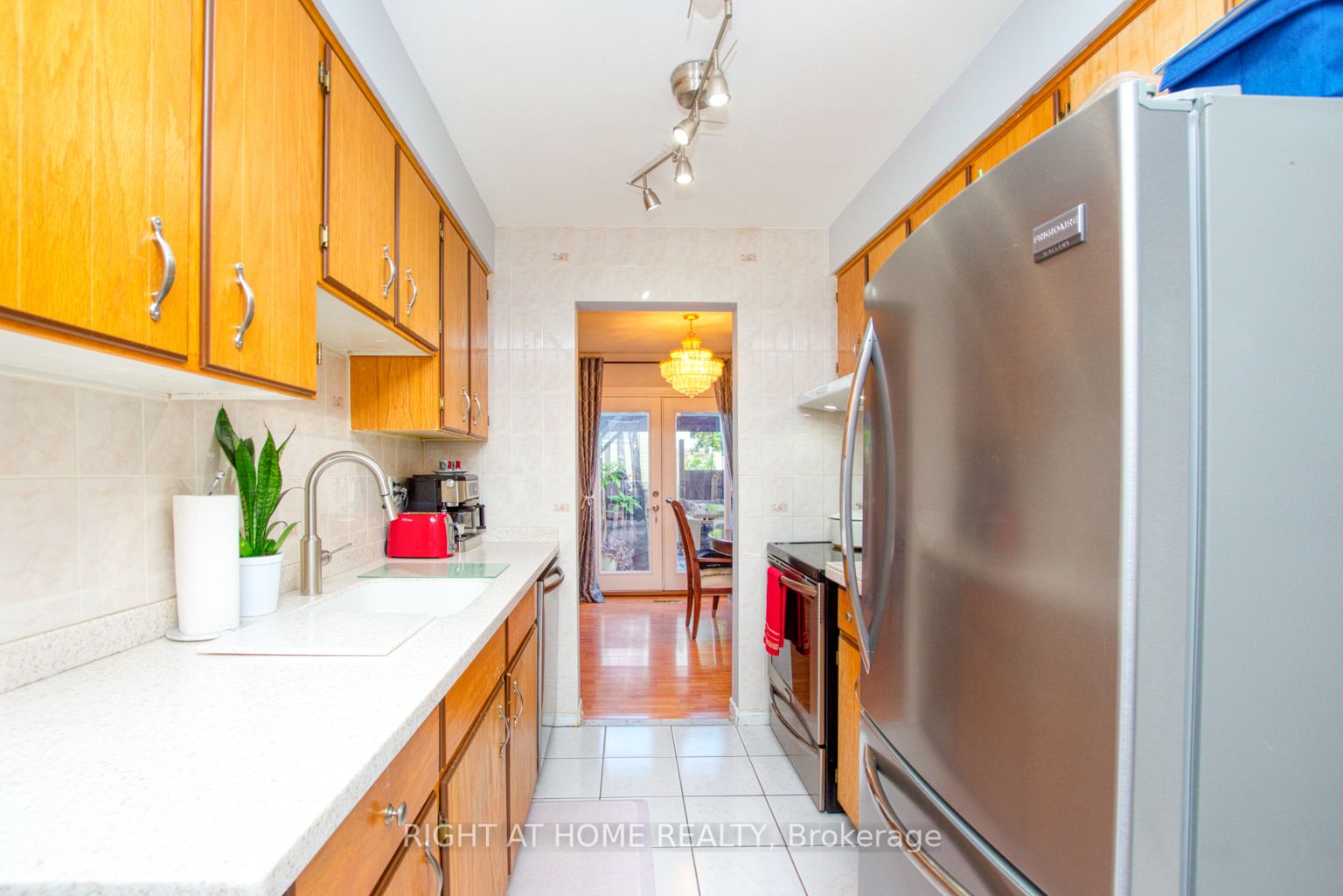 82 Wright Cres