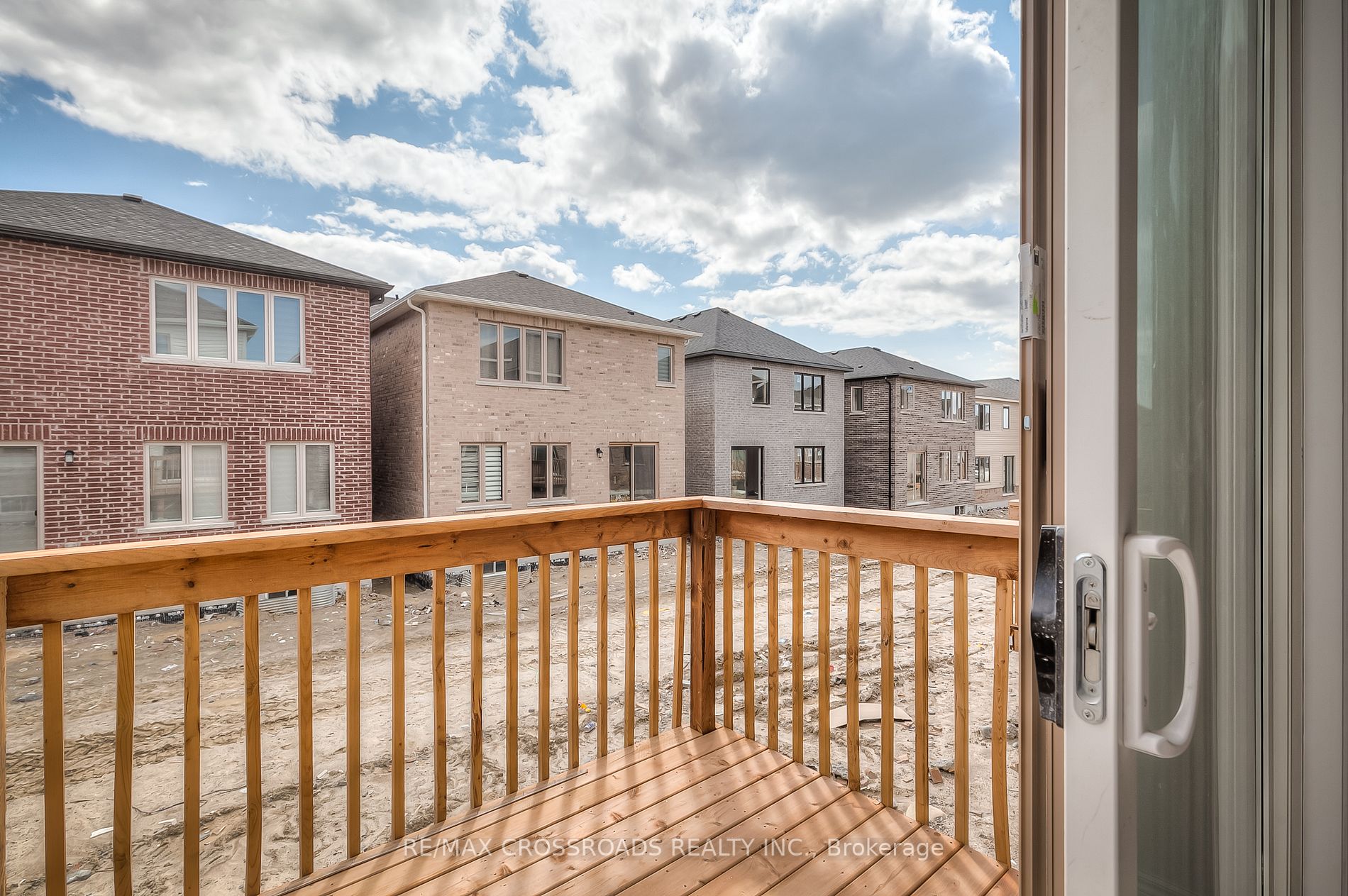 977 Lockie Dr