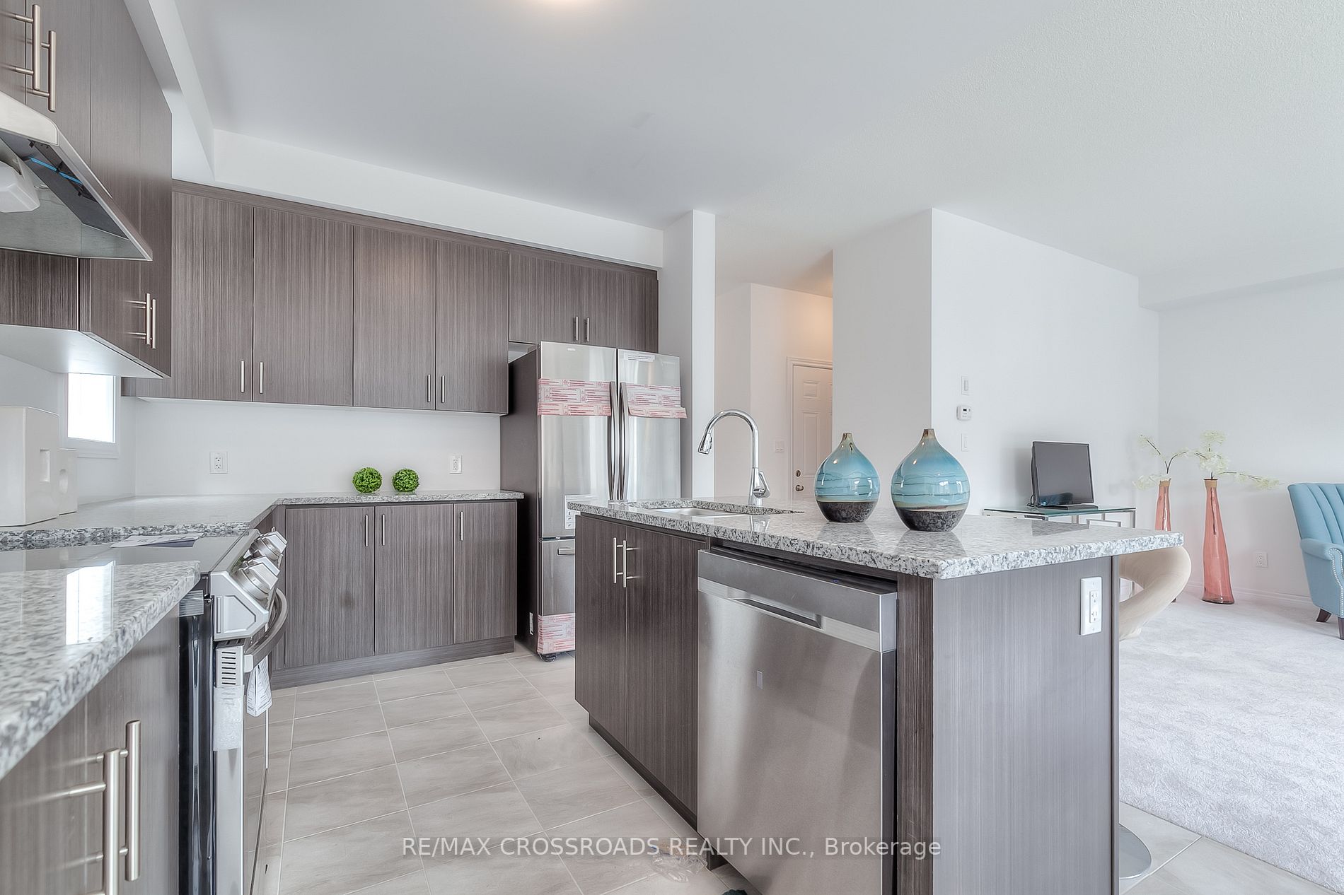 977 Lockie Dr