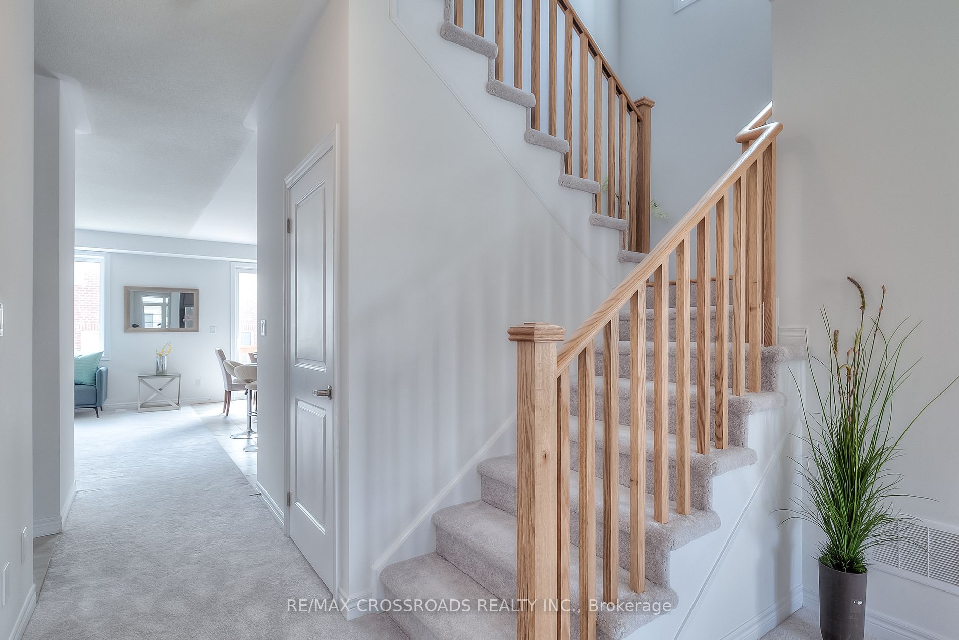 977 Lockie Dr