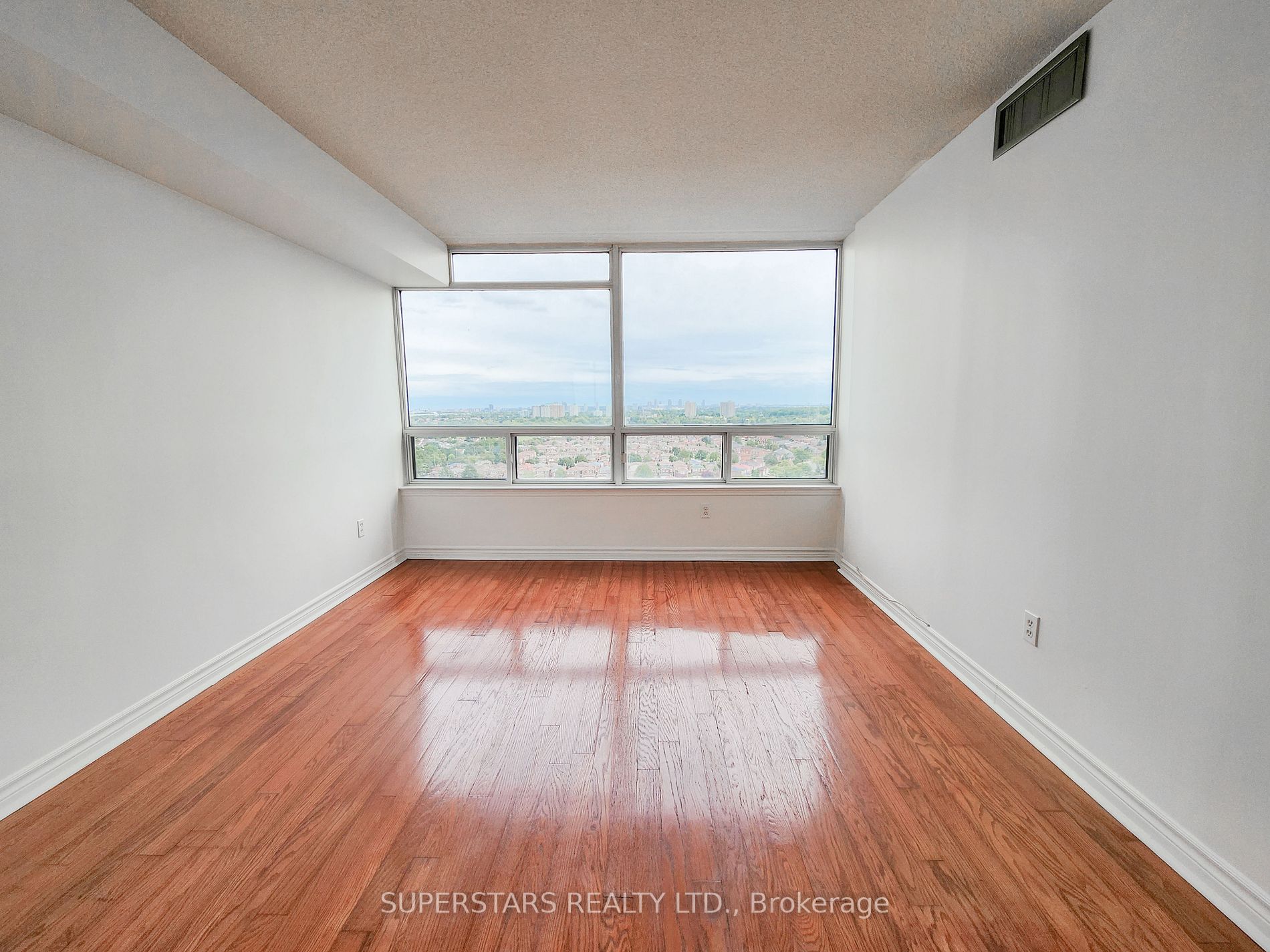 Listing E7002120 - Large Photo # 17