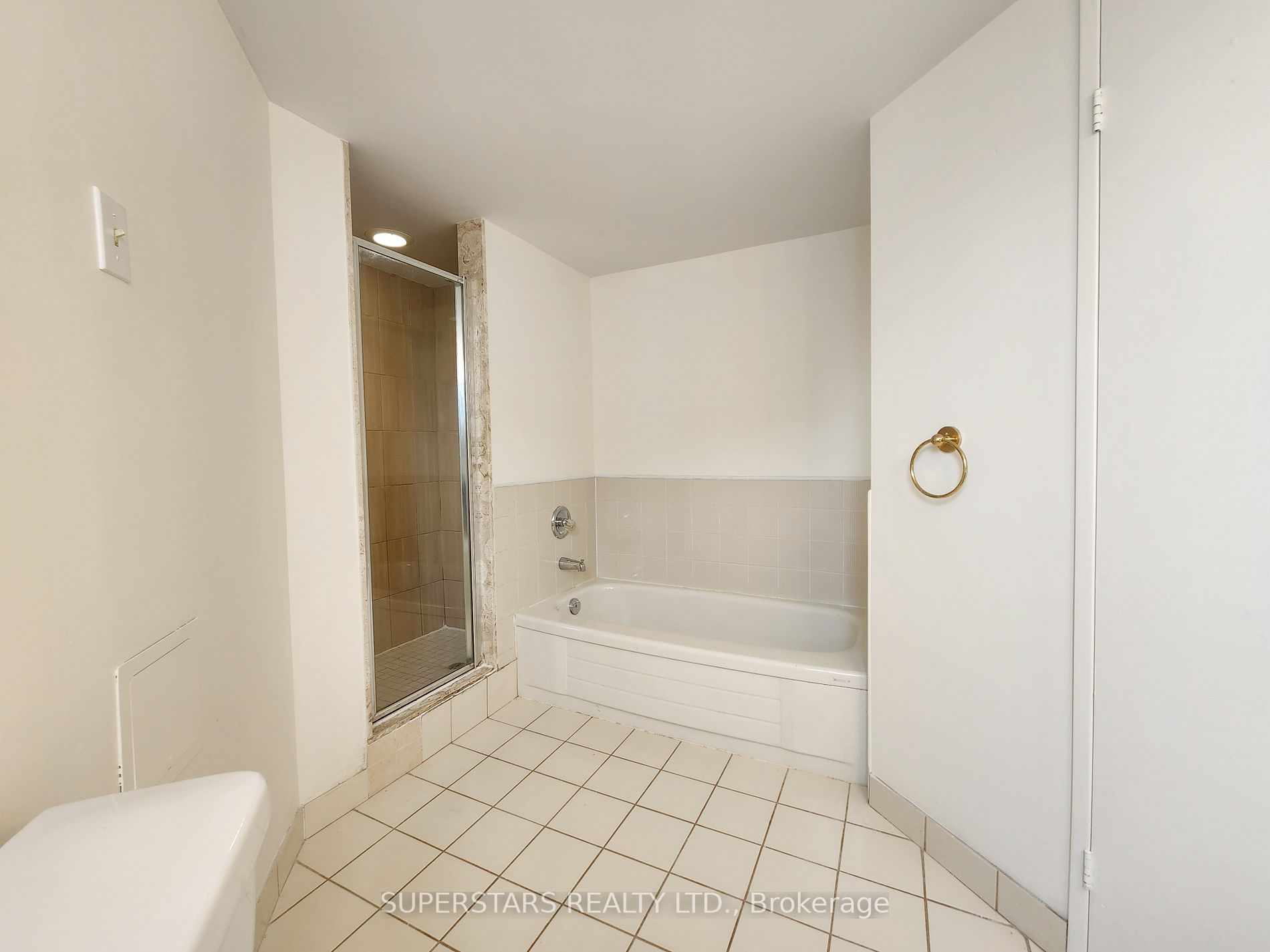 Listing E7002120 - Large Photo # 16