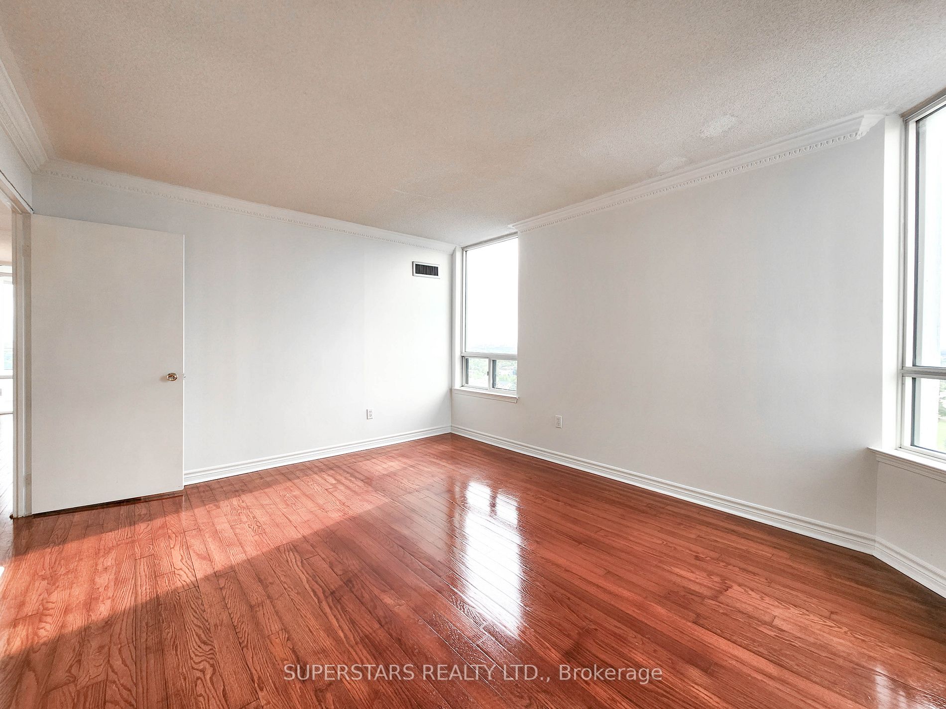 Listing E7002120 - Large Photo # 12