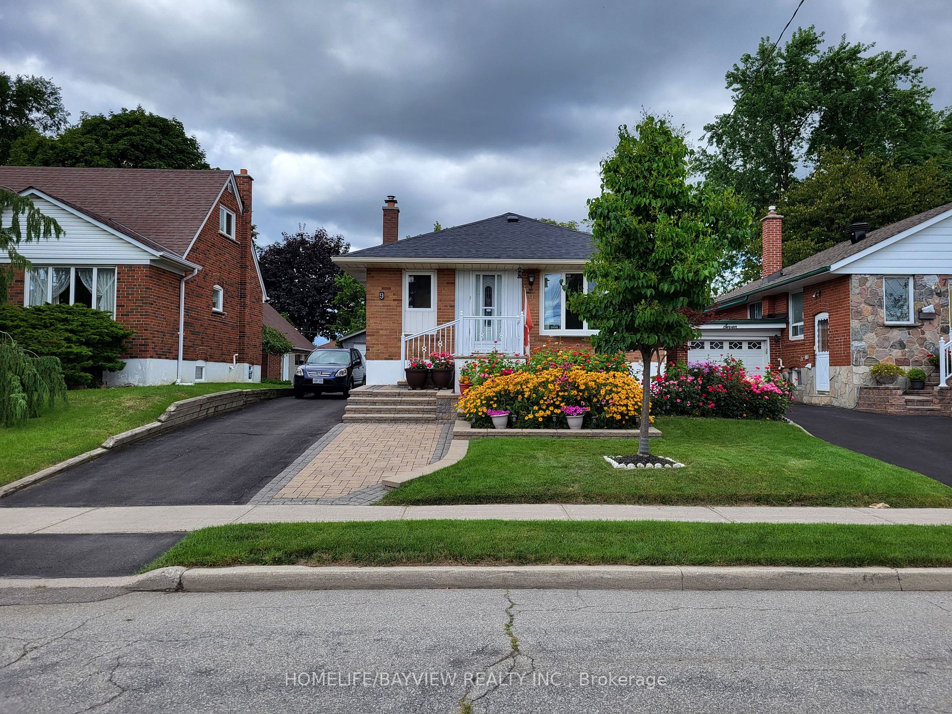 9 Waringstown Dr