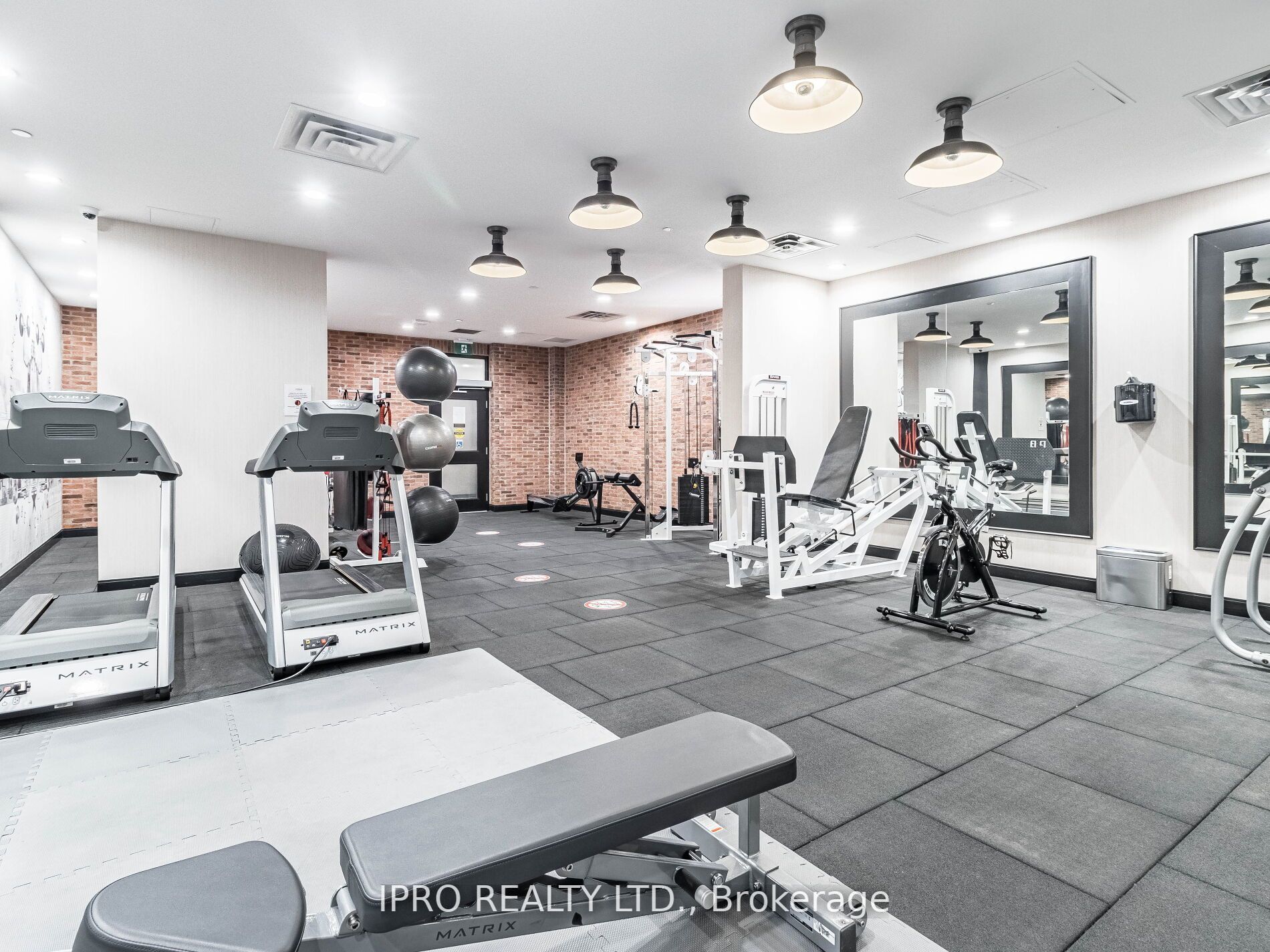 899 Queen St E, #207