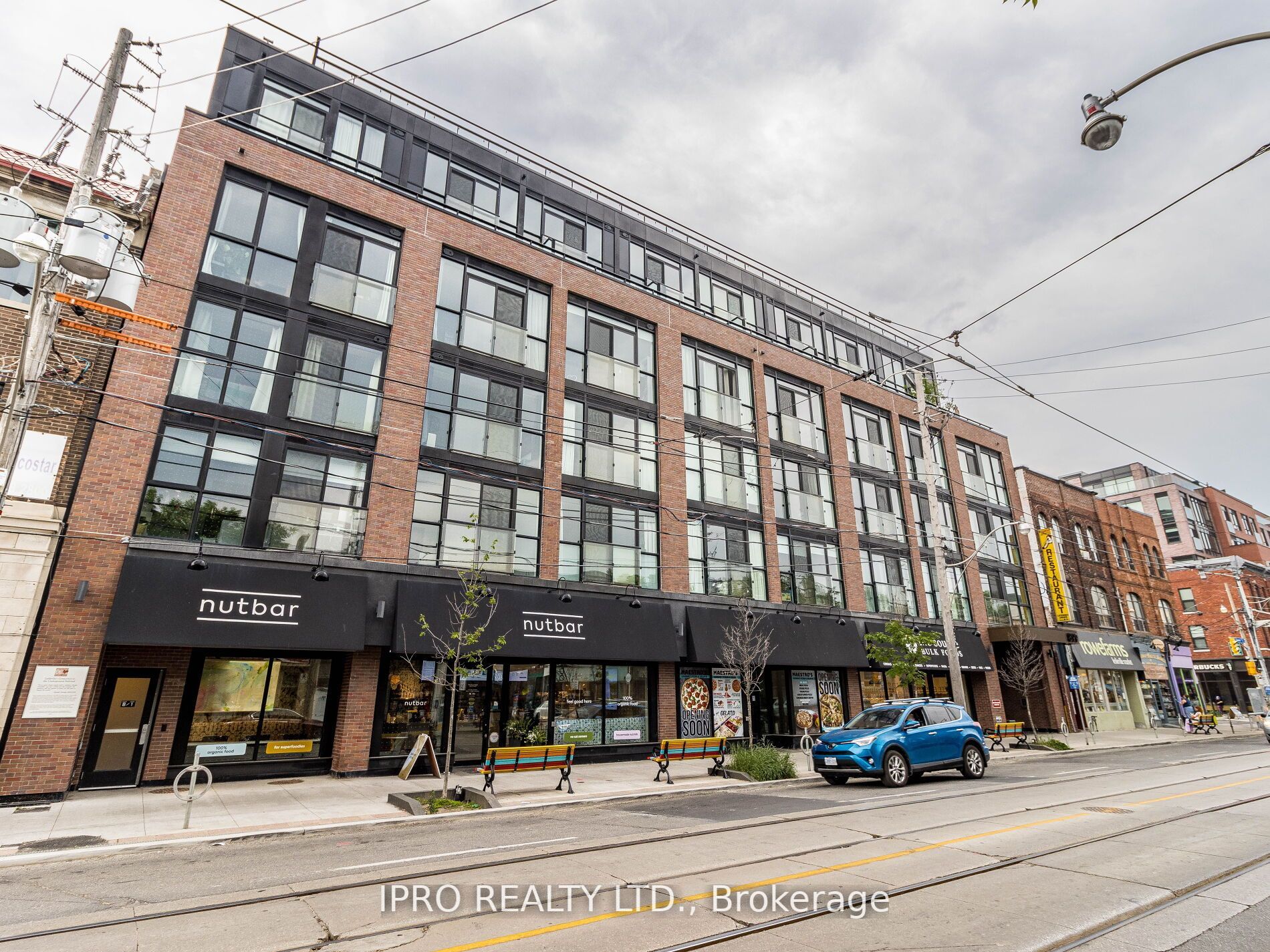 899 Queen St E, #207