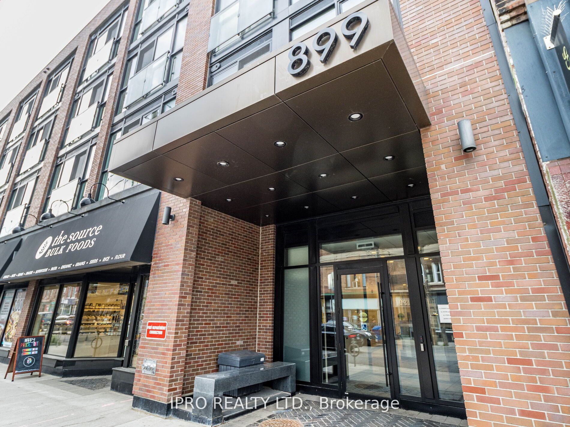 899 Queen St E, #207