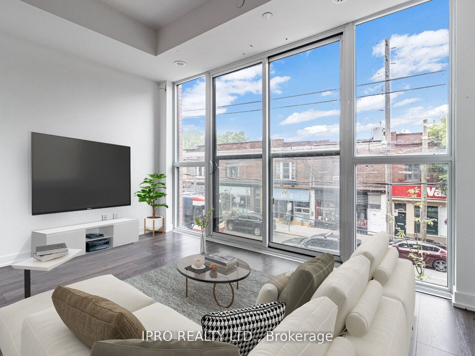 899 Queen St E, #207