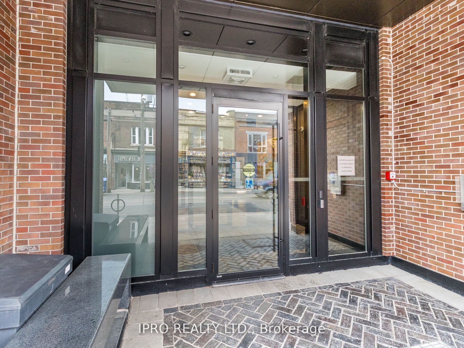899 Queen St E, #207