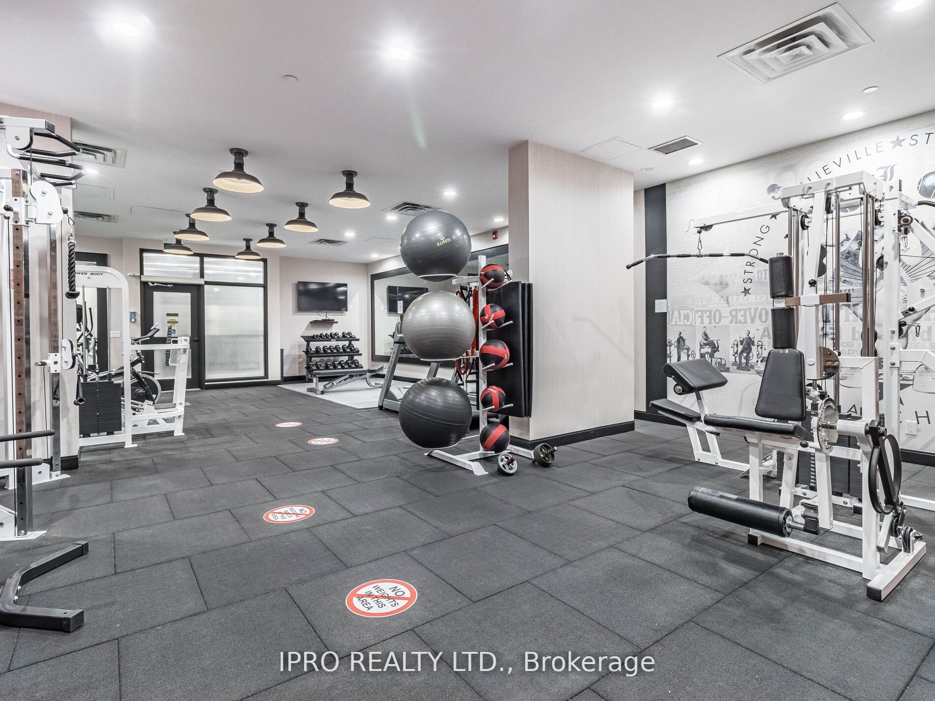 899 Queen St E, #207