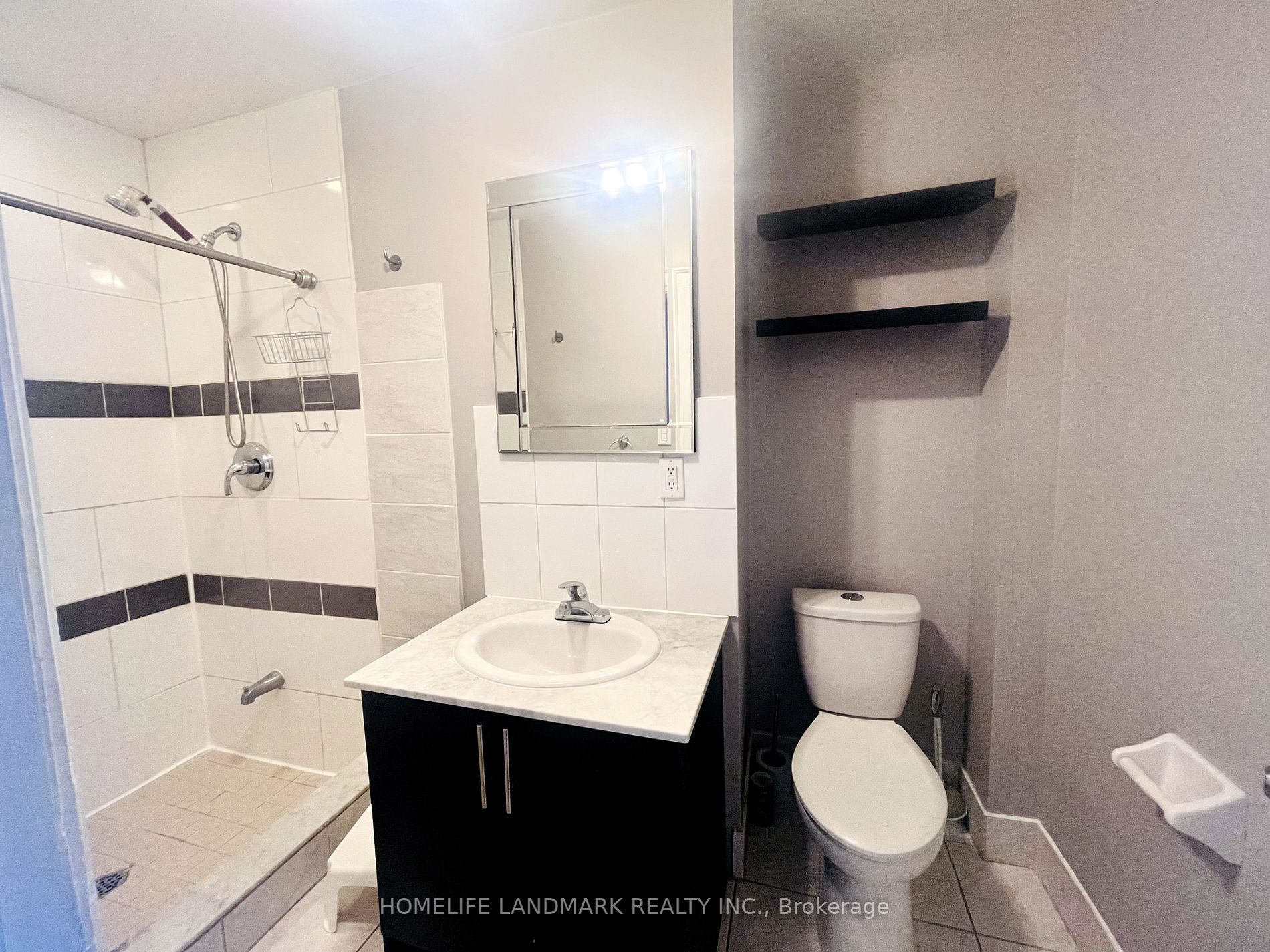 129 Brock St S, #6