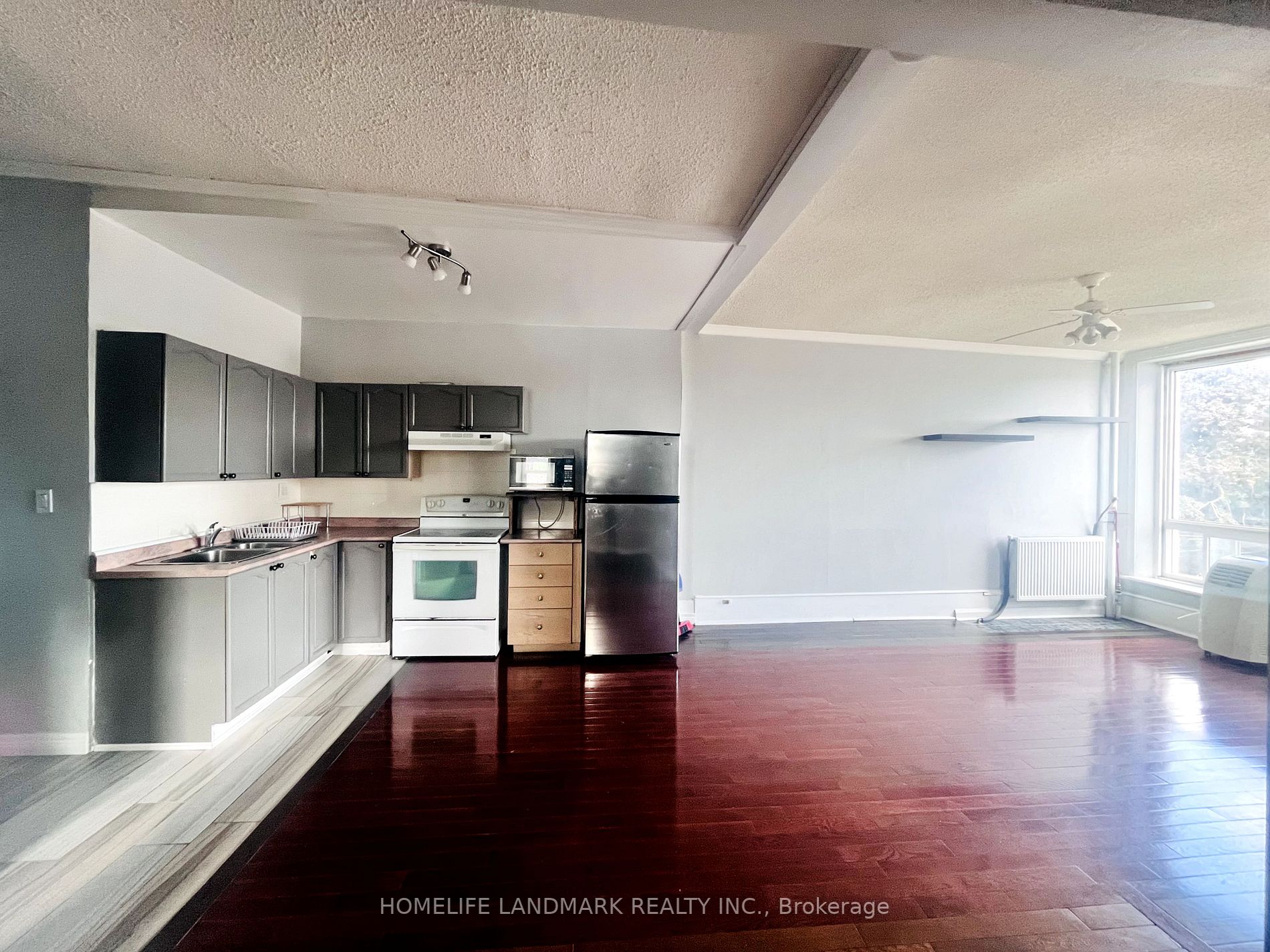 129 Brock St S, #6
