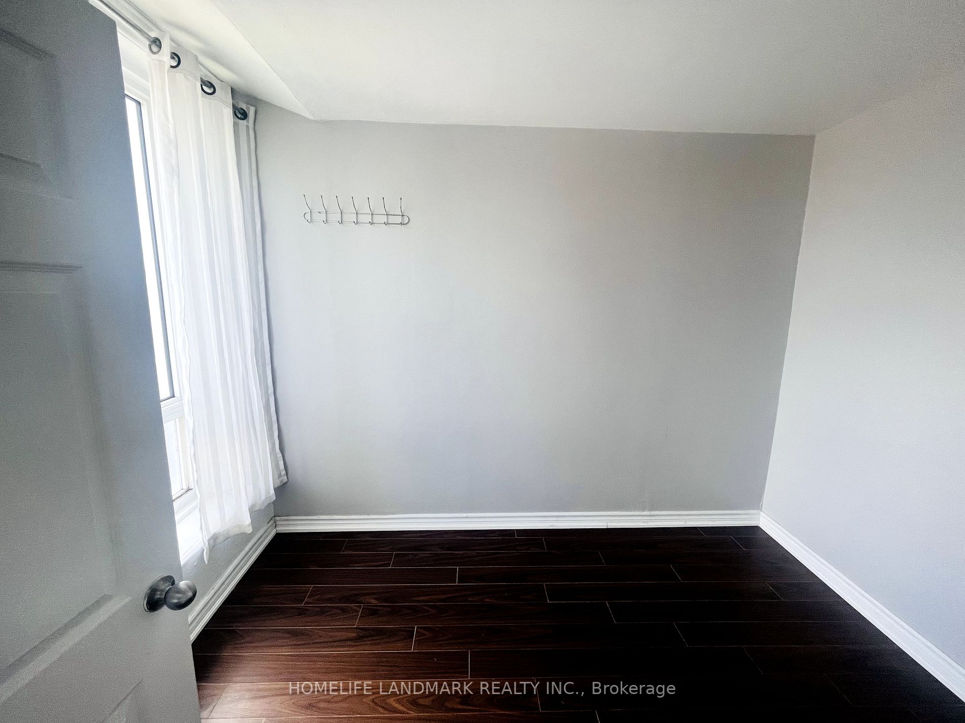 129 Brock St S, #6