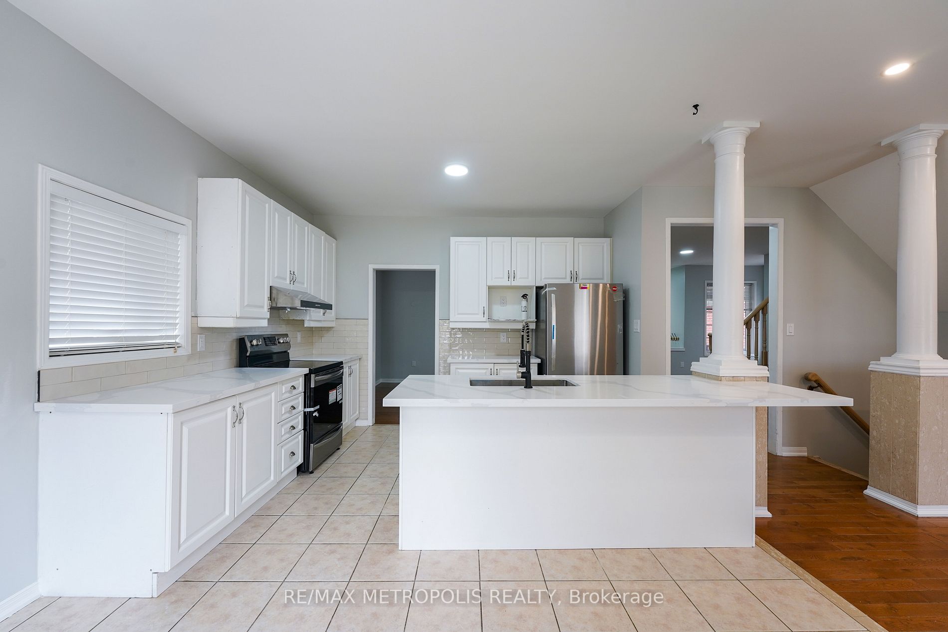 1556 Grandview St N, #Upper