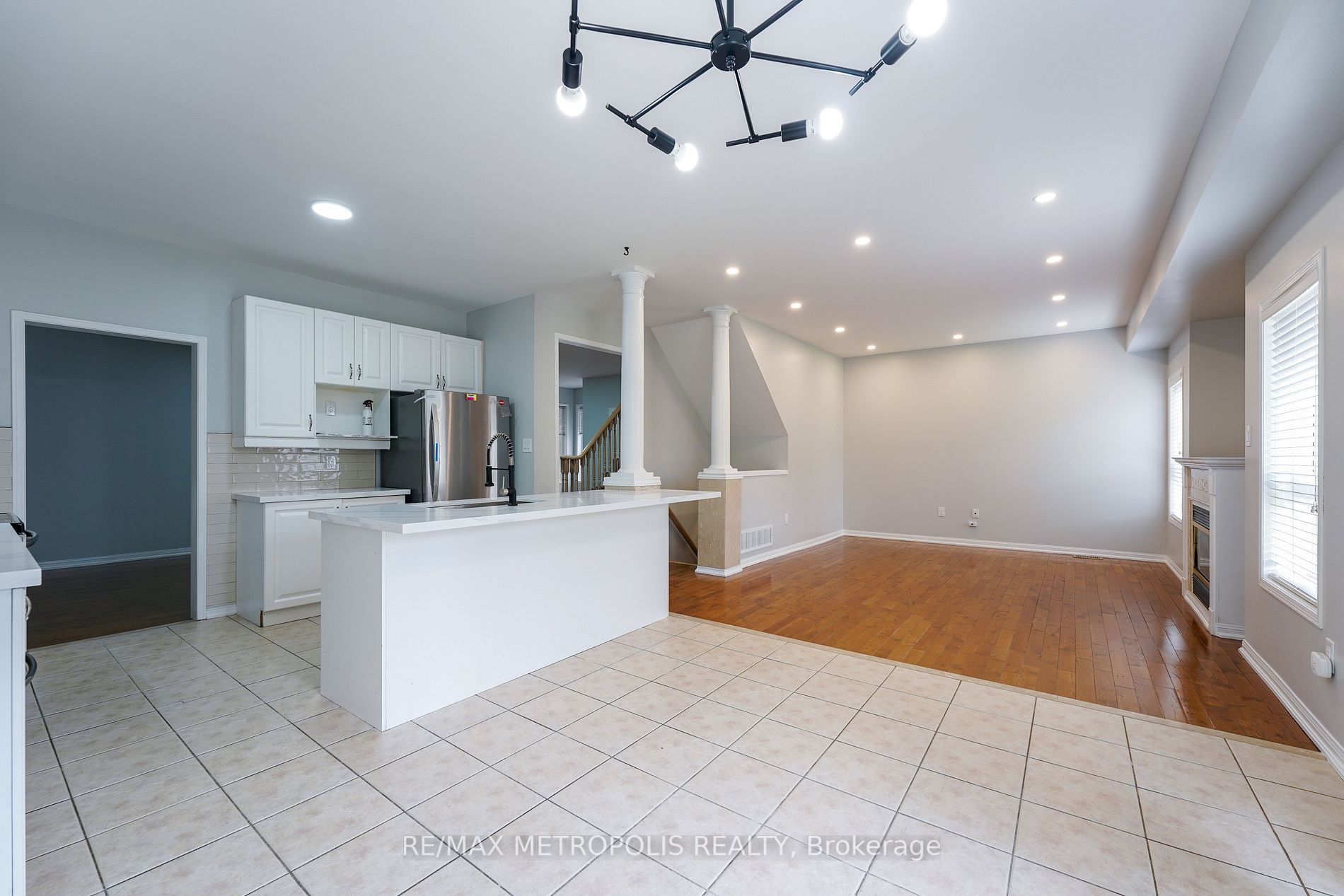 1556 Grandview St N, #Upper