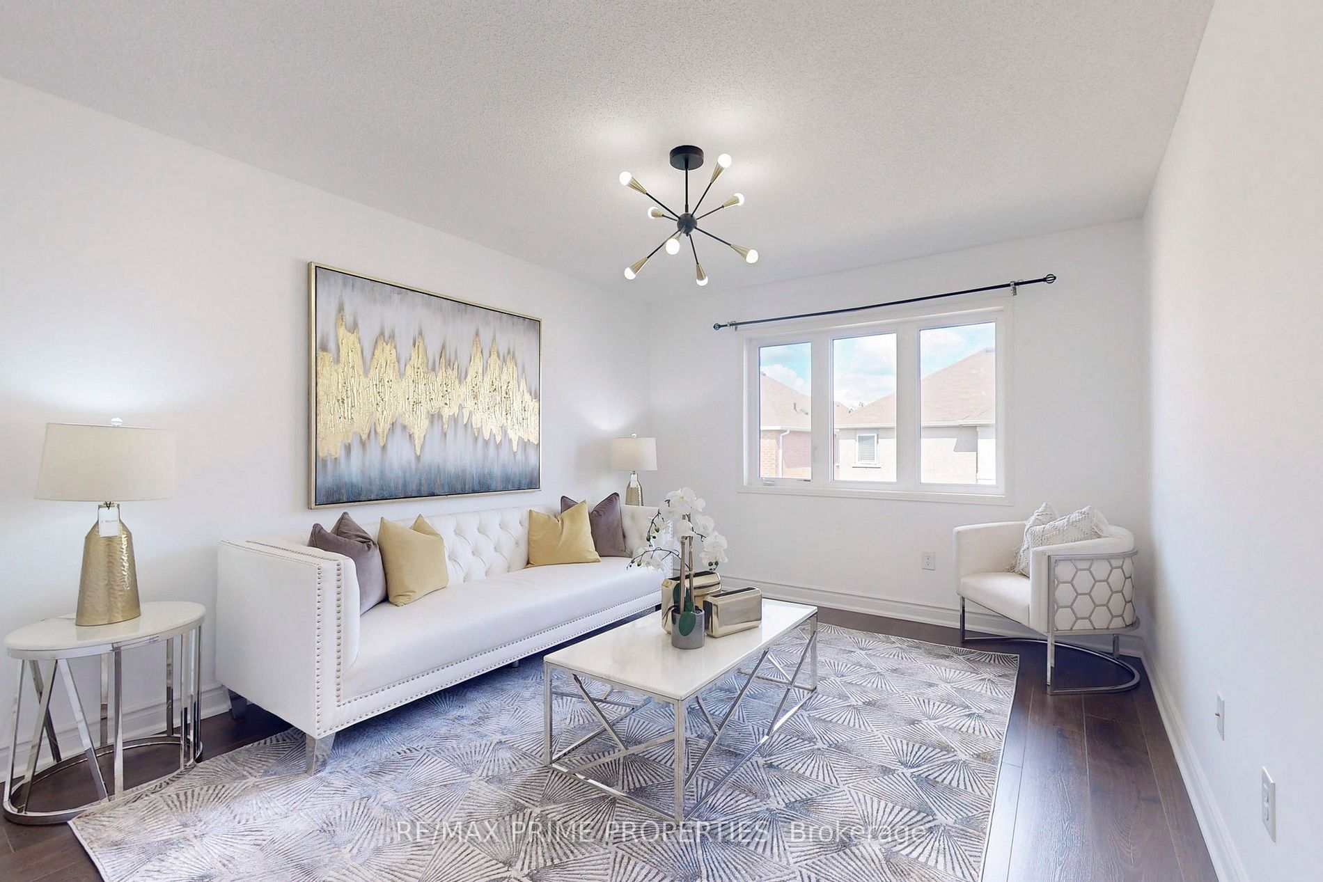 12 Raithby Crescent