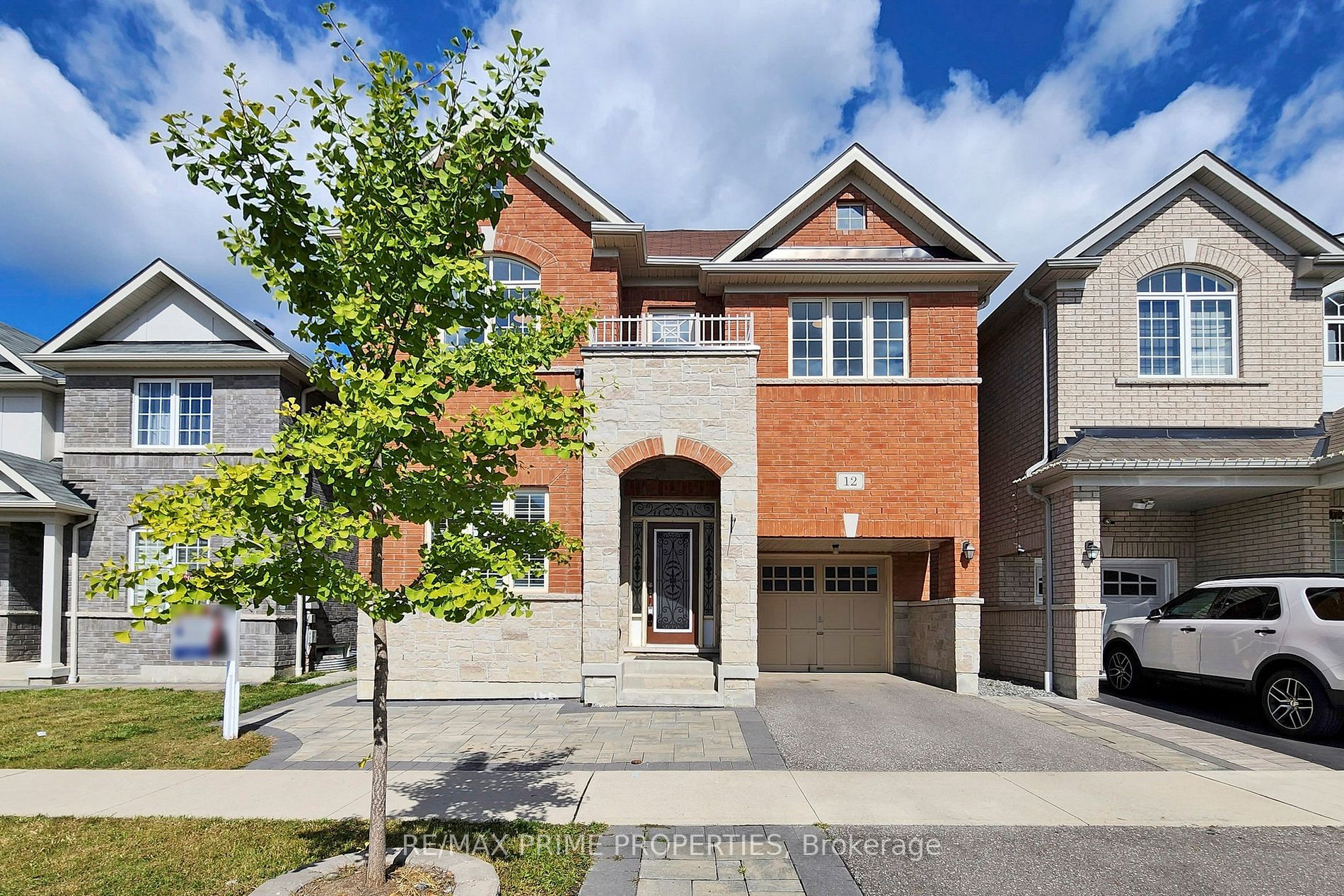 12 Raithby Cres