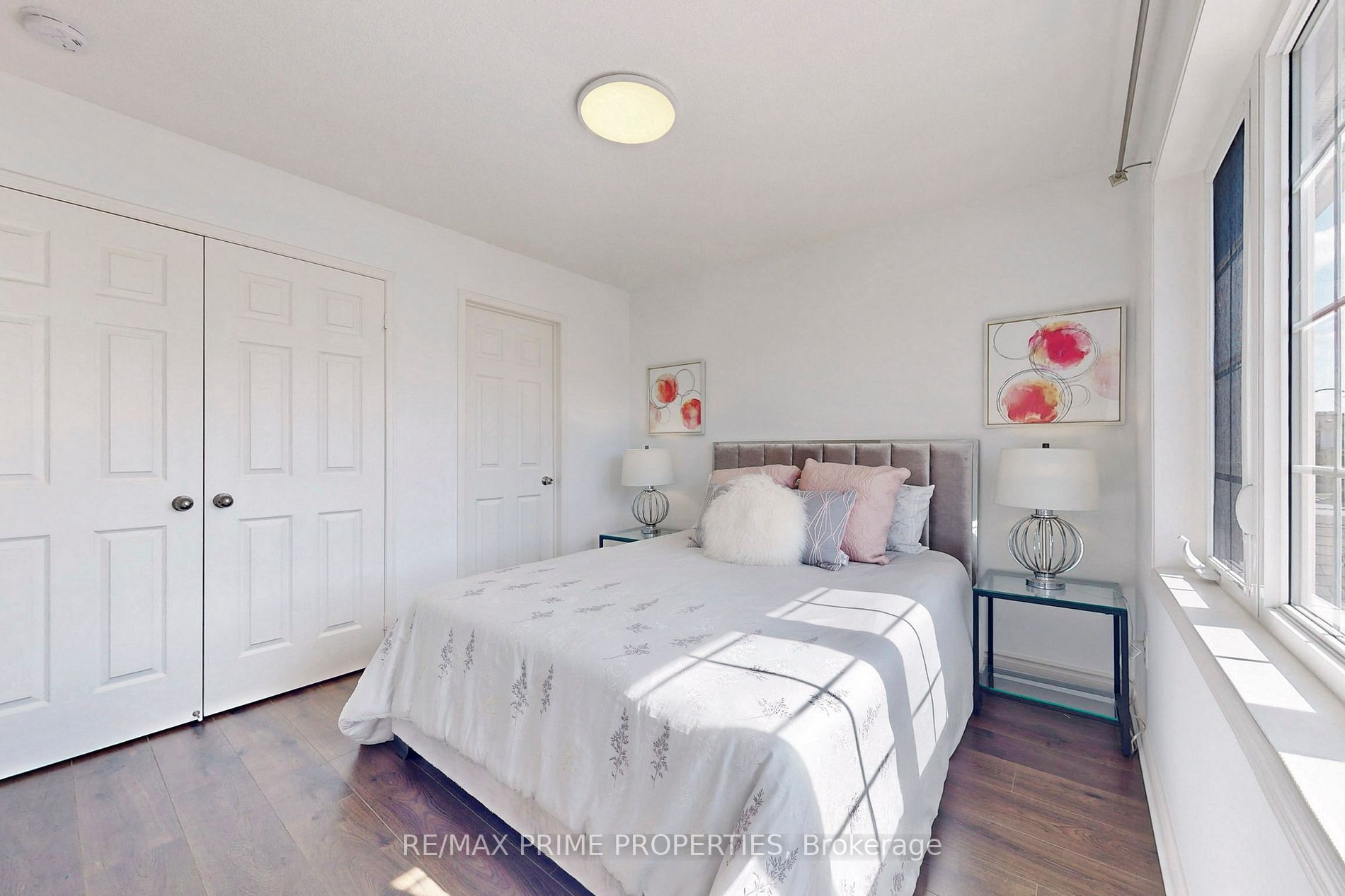 12 Raithby Crescent