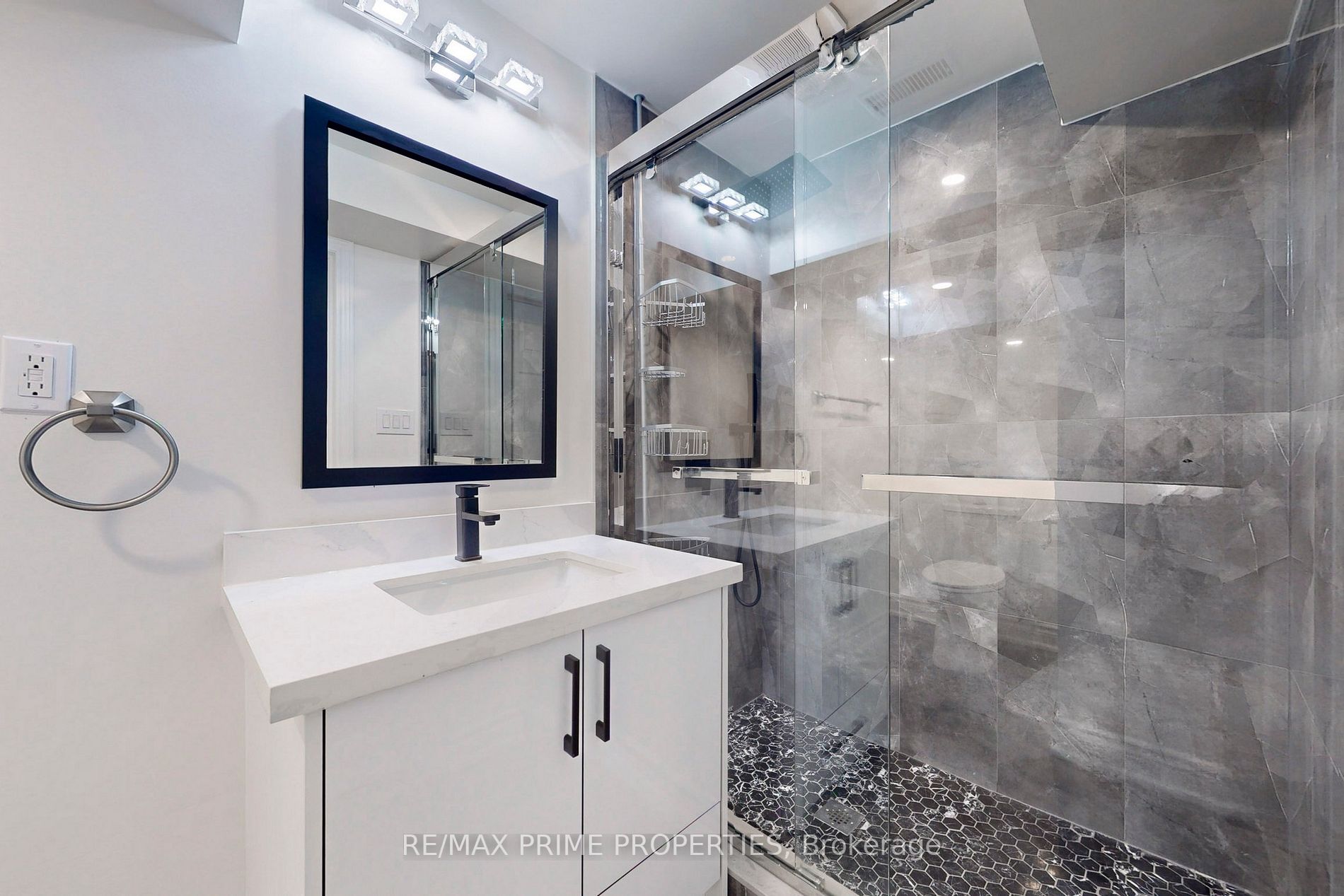 12 Raithby Crescent