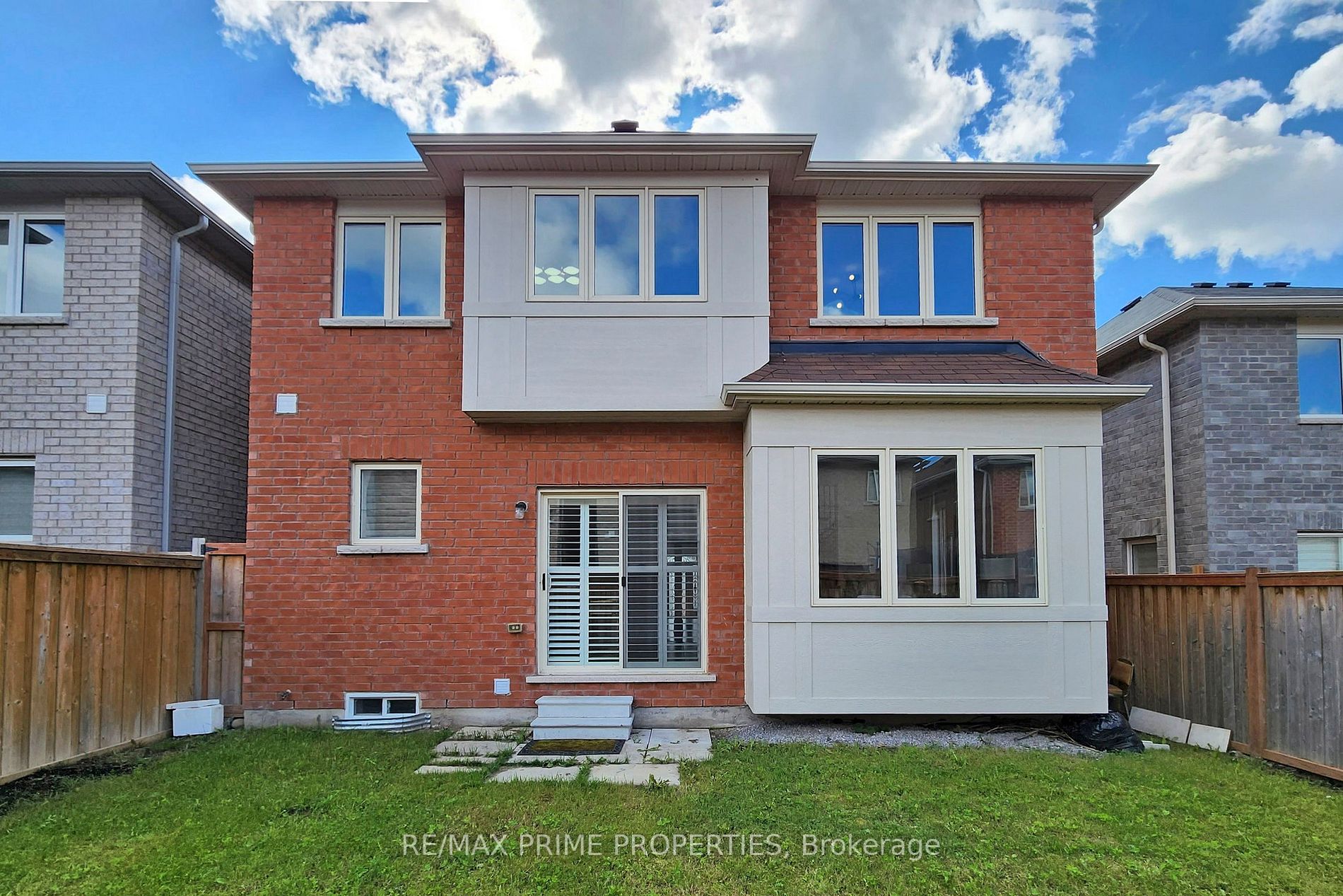 12 Raithby Crescent