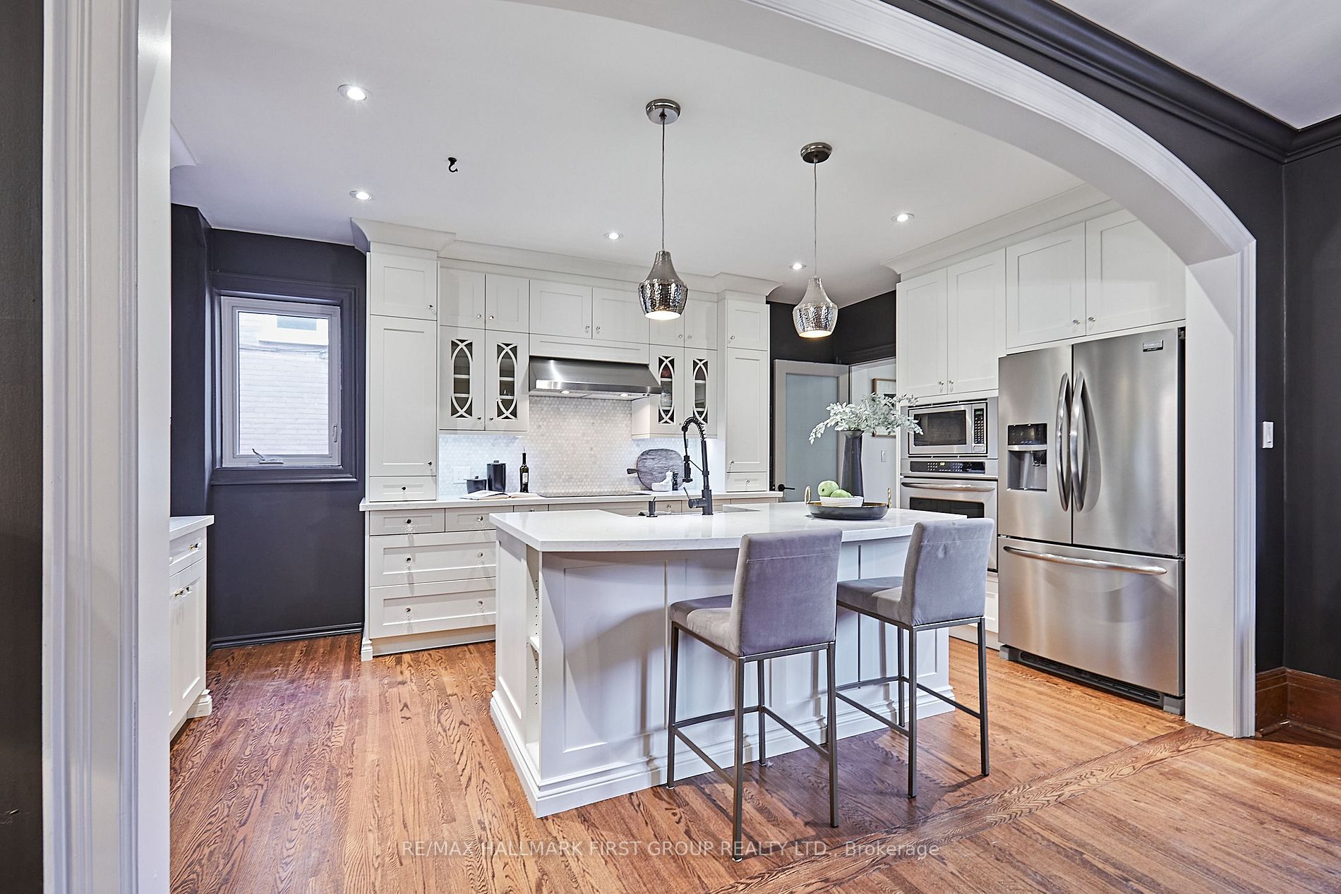131 Brock St E